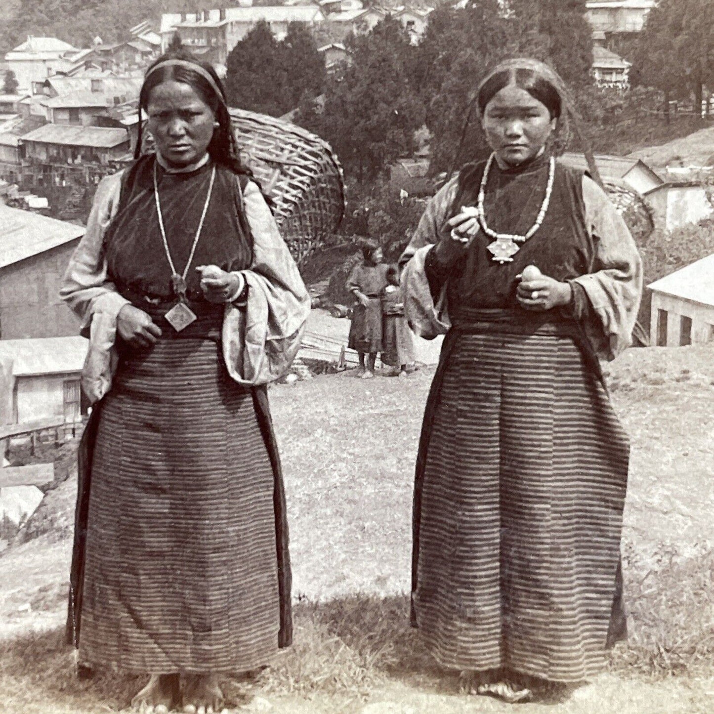 Antique 1903 Nepalese Mountain Climbing Women Stereoview Photo Card P5660