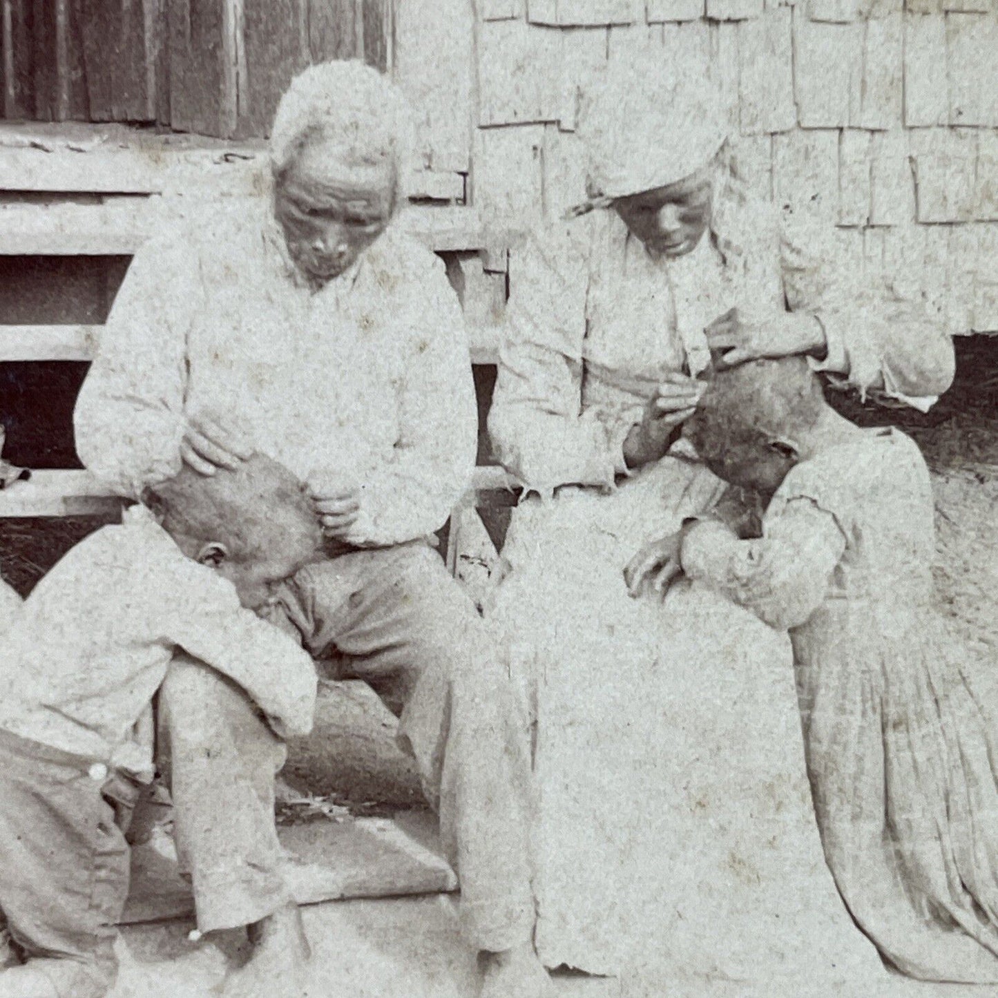Antique 1895 Grandparents Search Kids For Head Lice Stereoview Photo Card P2830