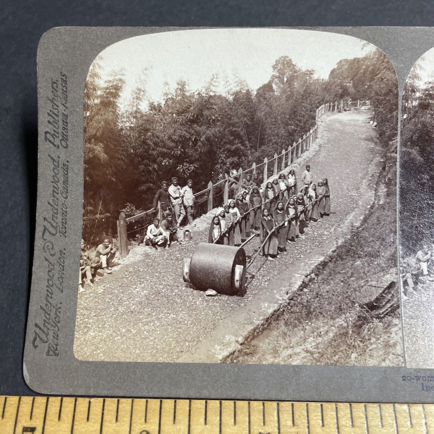 Antique 1903 Women In India Building A Road Stereoview Photo Card P5643