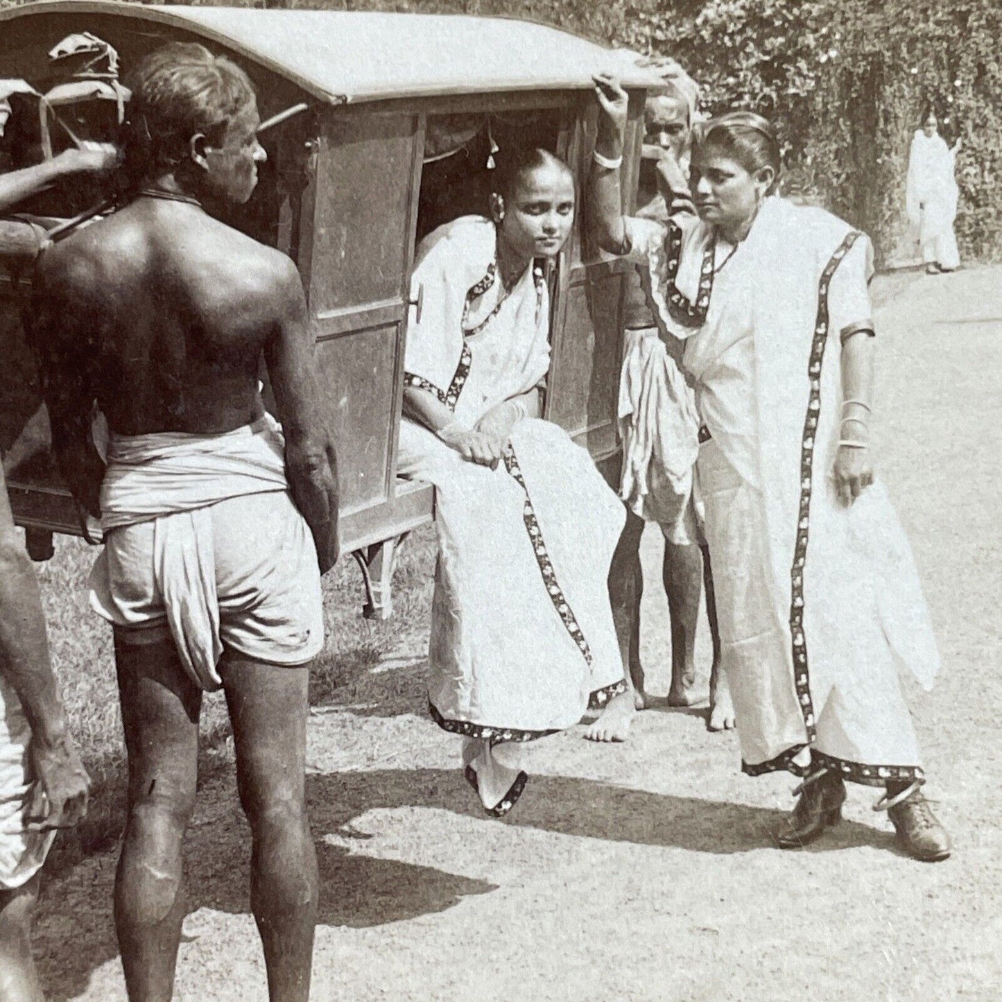 Antique 1903 Poor Men Carrying Rich Women In India Stereoview Photo Card P5649