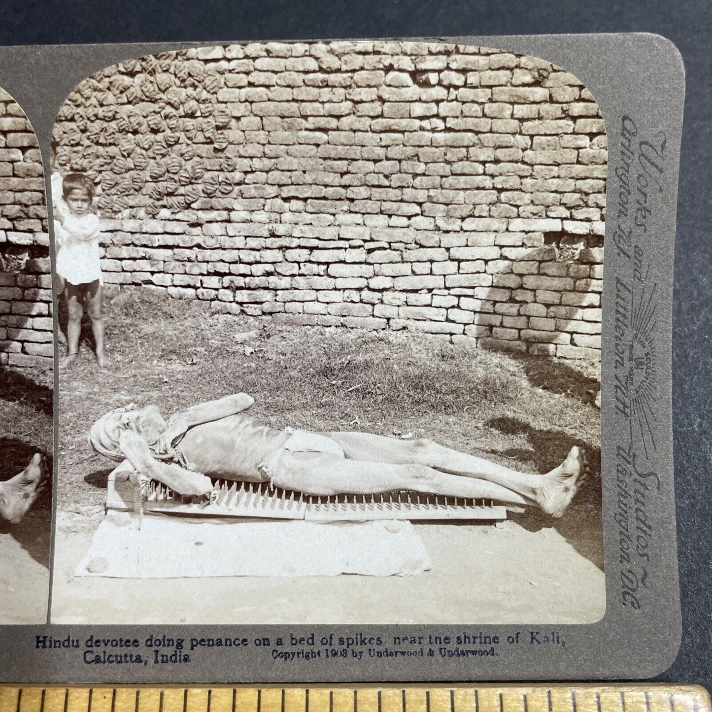 Antique 1903 Hindu Man Lies On A Bed Of Nails Stereoview Photo Card P5647