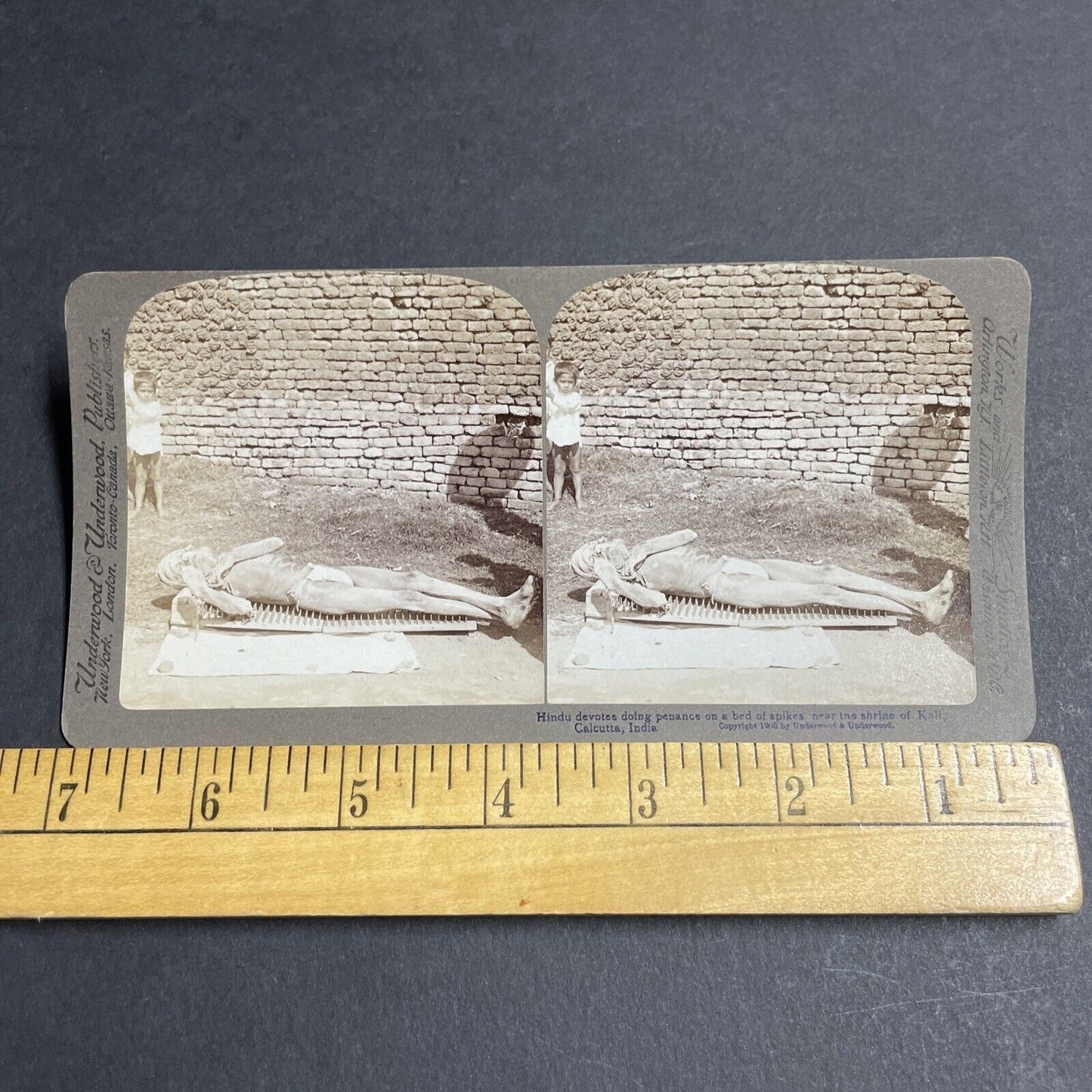 Antique 1903 Hindu Man Lies On A Bed Of Nails Stereoview Photo Card P5647