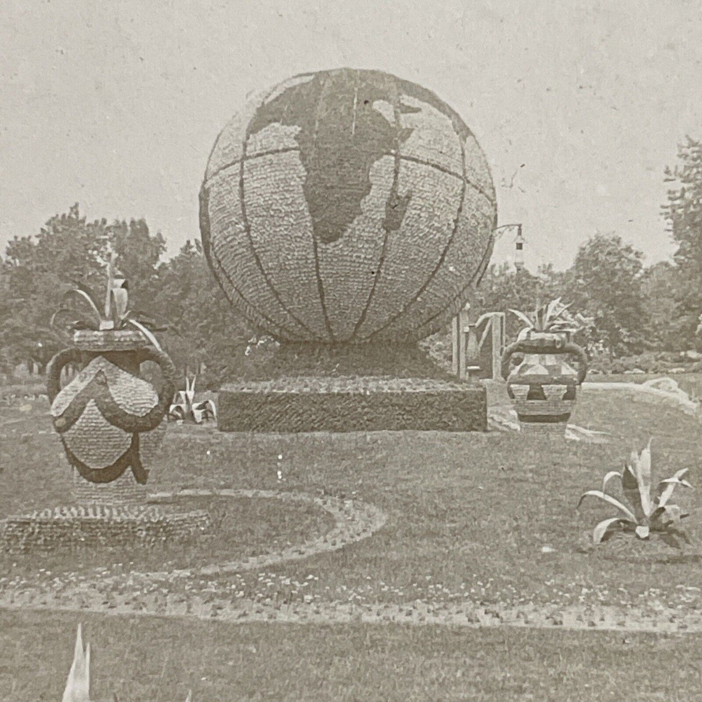 Antique 1890s A Giant Flower Globe In Chicago Stereoview Photo Card P4875