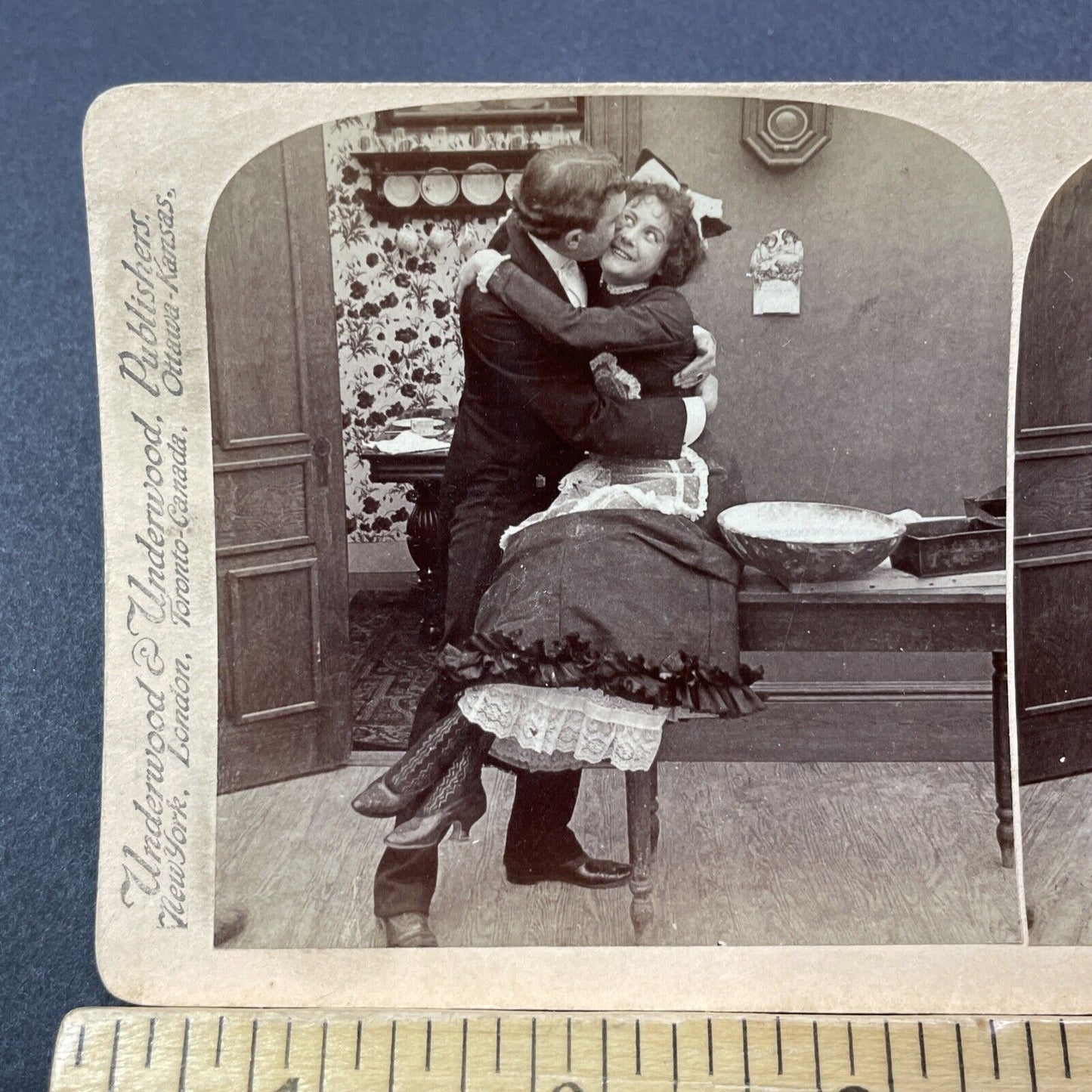 Antique 1900 Man And Woman Kissing Passionately Stereoview Photo Card V3265