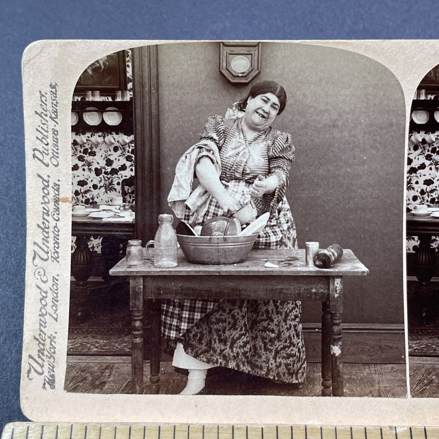 Antique 1900 Victorian Woman Washing Dishes Stereoview Photo Card V3245