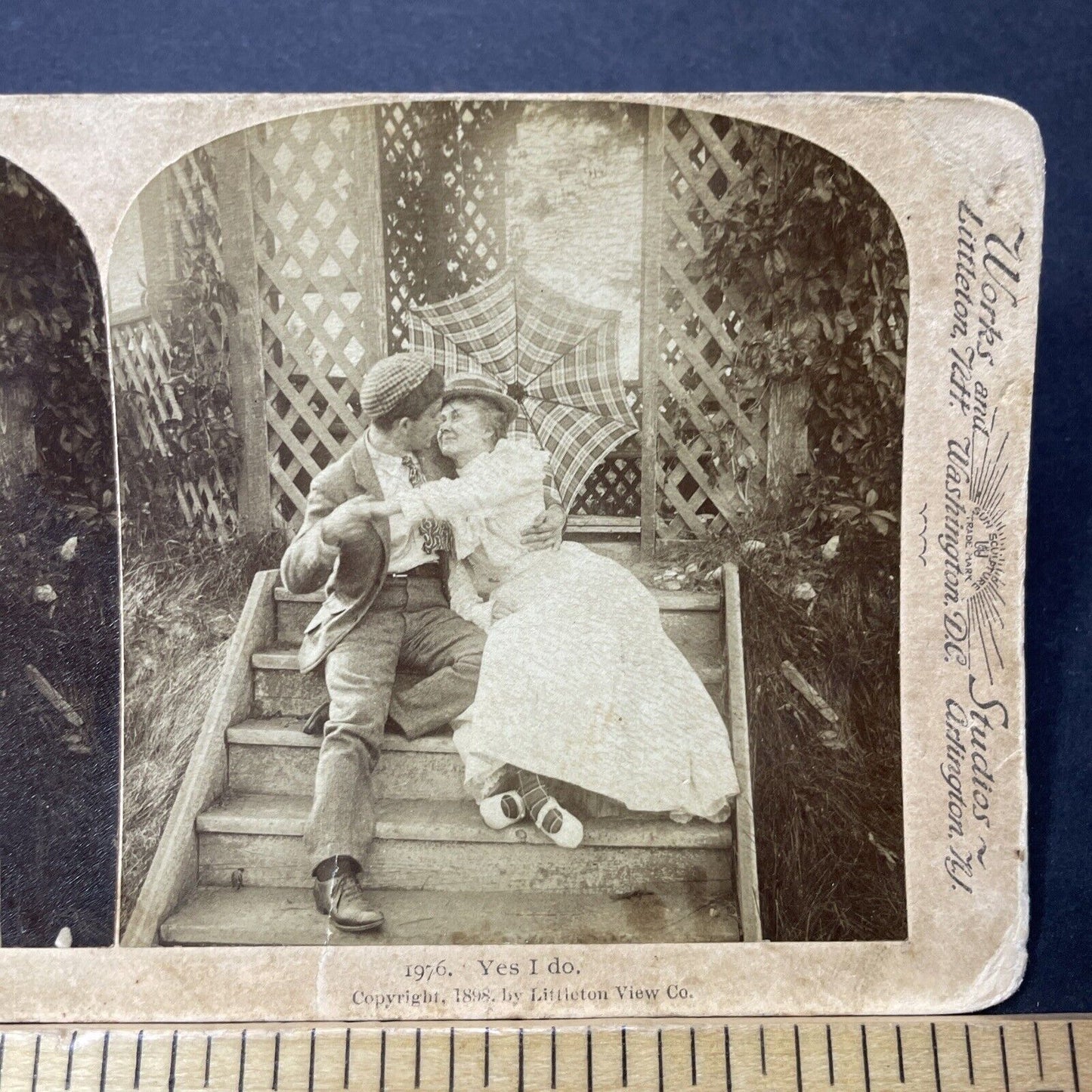 Antique 1898 Victorian Couple Kissing & Joking Stereoview Photo Card P3480