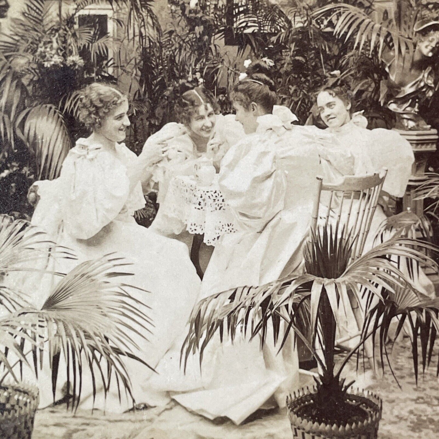 Women Giggling Over Menfolk Stereoview James M. Davis Antique c1897 Y1796