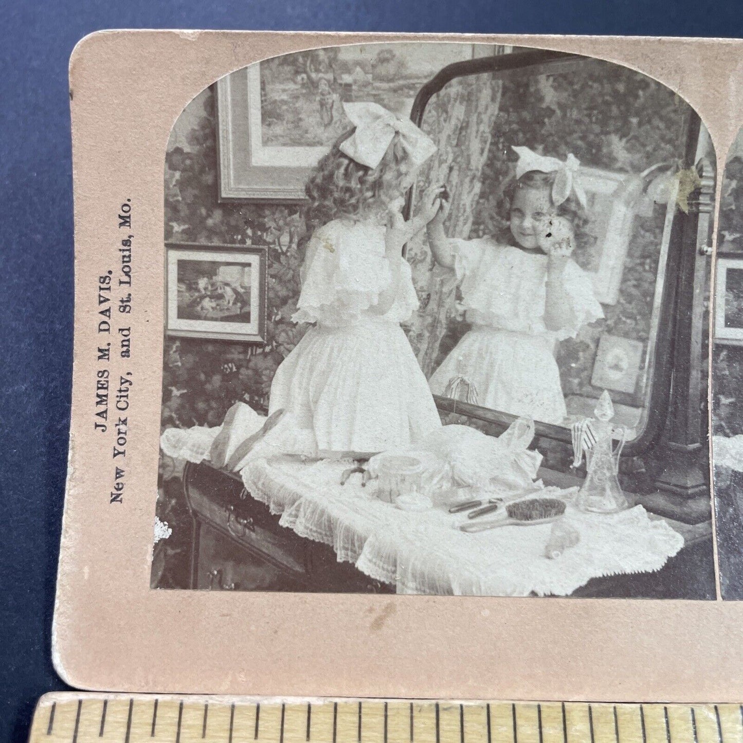 Antique 1907 Little Girl Tries Her Mothers Makeup Stereoview Photo Card P3986