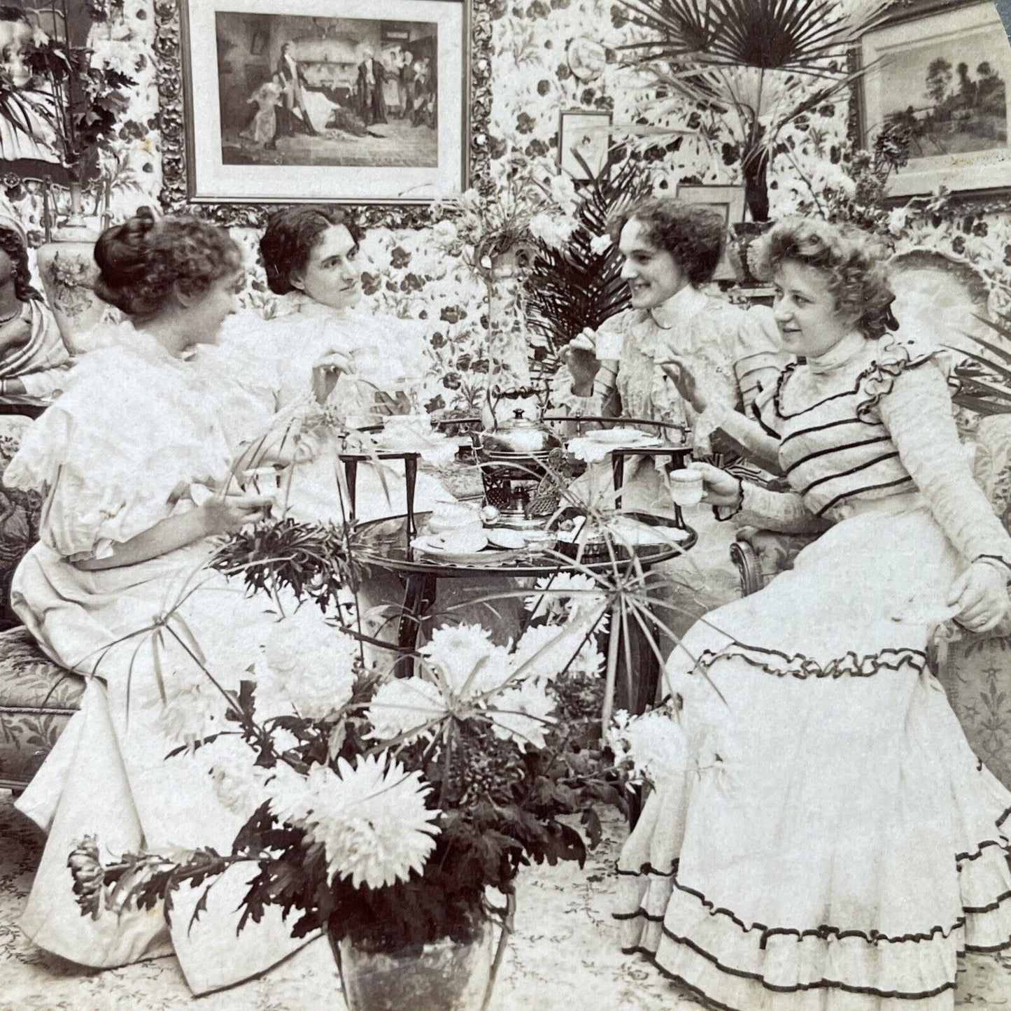 Antique 1899 Society Women Gossip Over Tea Stereoview Photo Card P2869