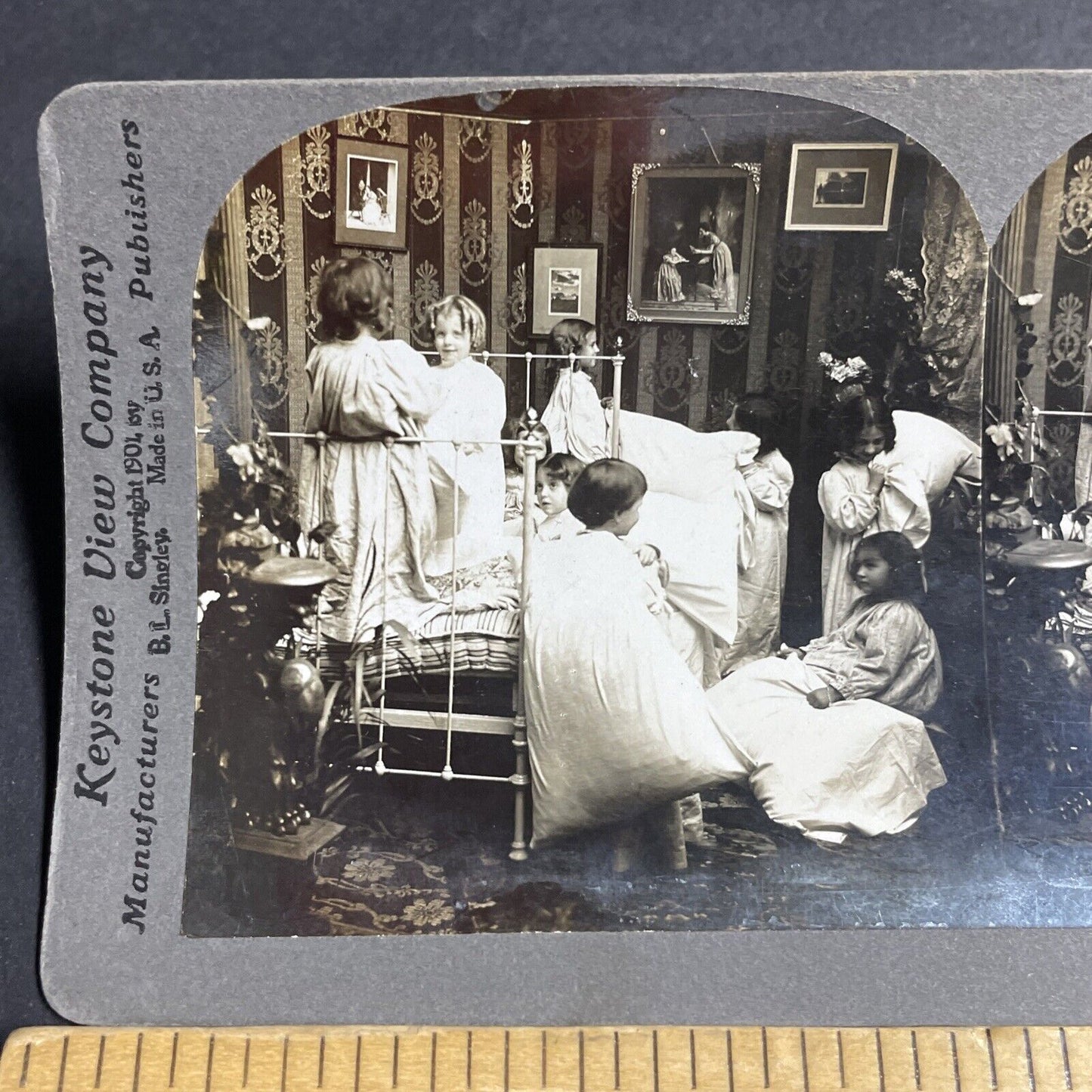 Antique 1901 Children Have Pillow Fight In Bed Stereoview Photo Card P4769