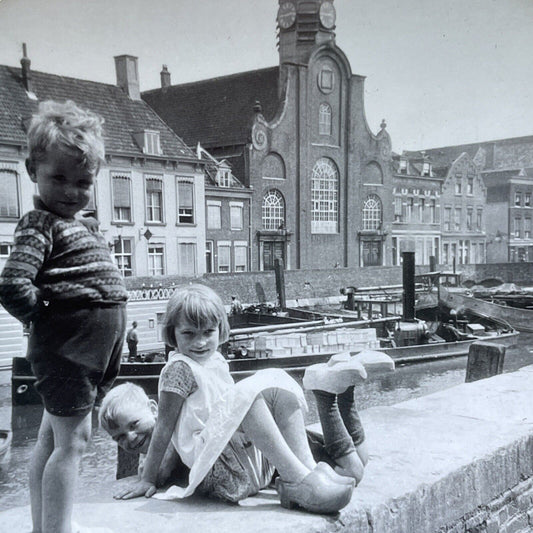 Antique 1920s Children Playing In Delfshaven Holland Stereoview Photo Card V2895