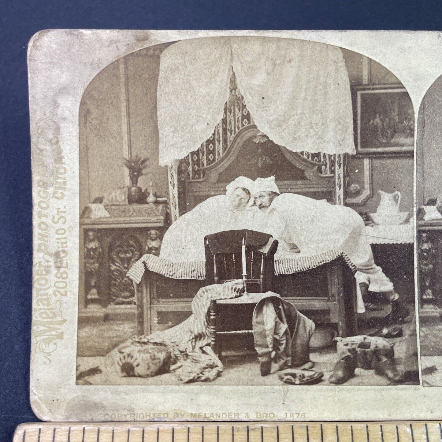 Antique 1876 Married Couple Races Each Other To Bed Stereoview Photo Card P3340