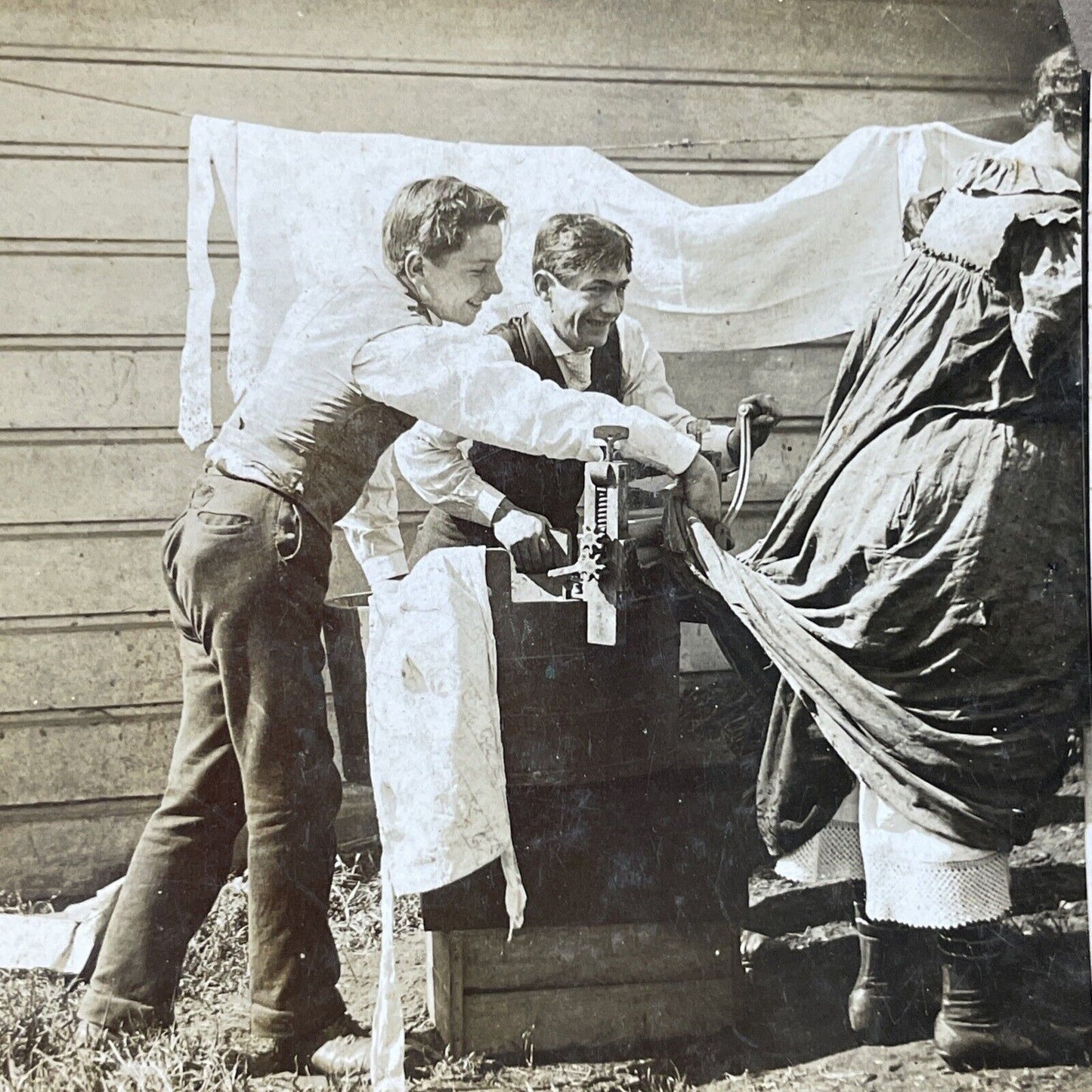 Antique 1901 Womans Dress Stuck In Washing Machine Stereoview Photo Card P2933