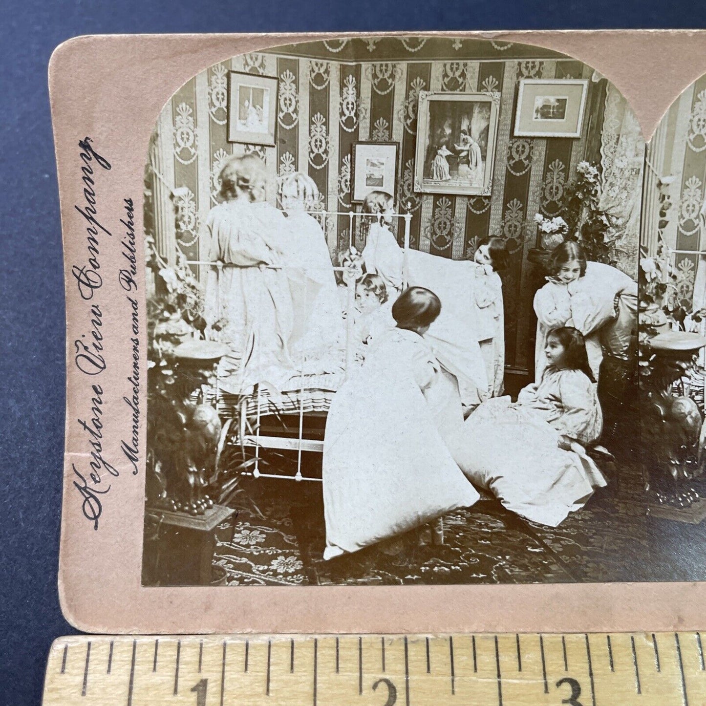 Antique 1901 Children Have A Pillowfight In Bedroom Stereoview Photo Card P2856