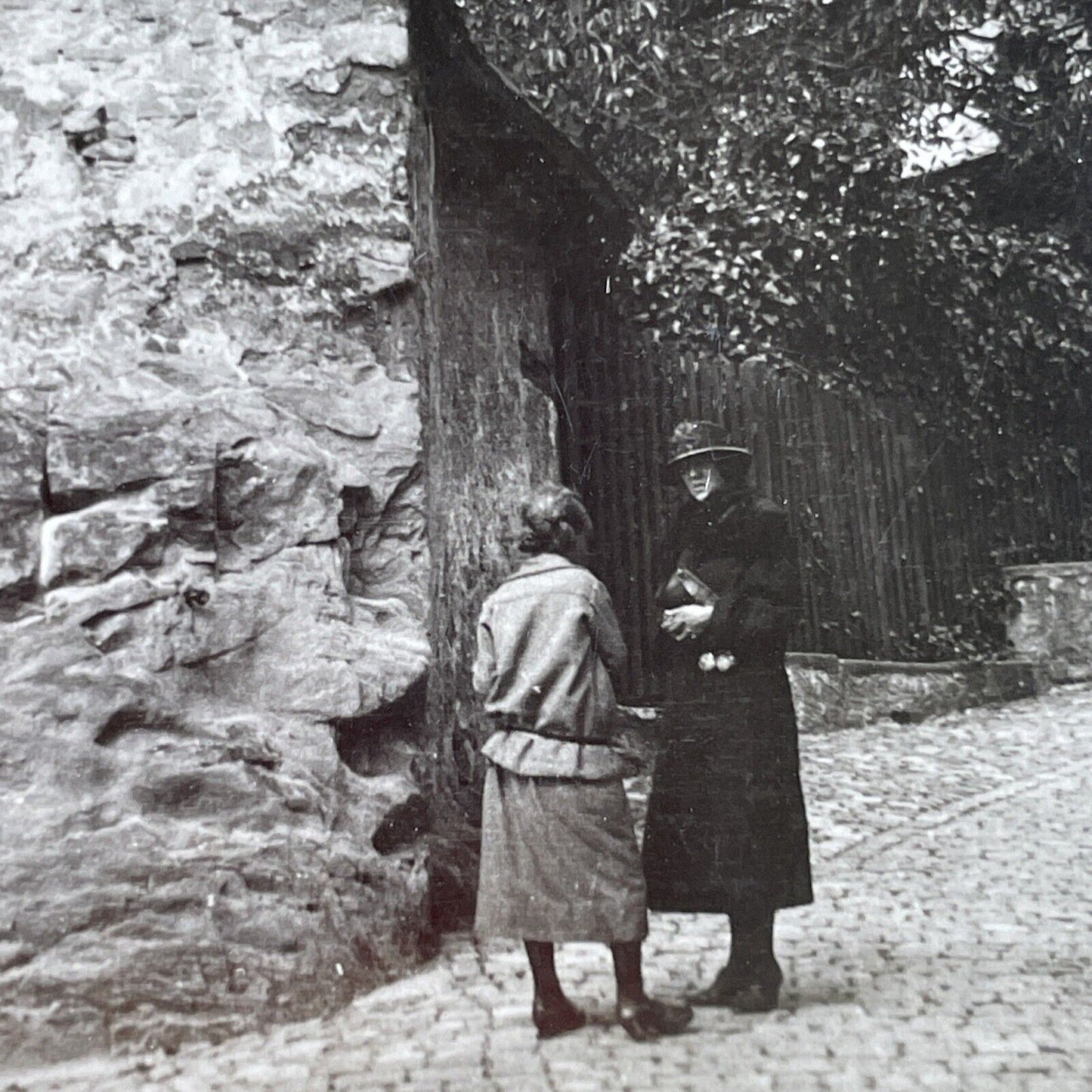 Antique 1925 Peasant Women Talk In Italy OOAK Stereoview Photo Card P3271