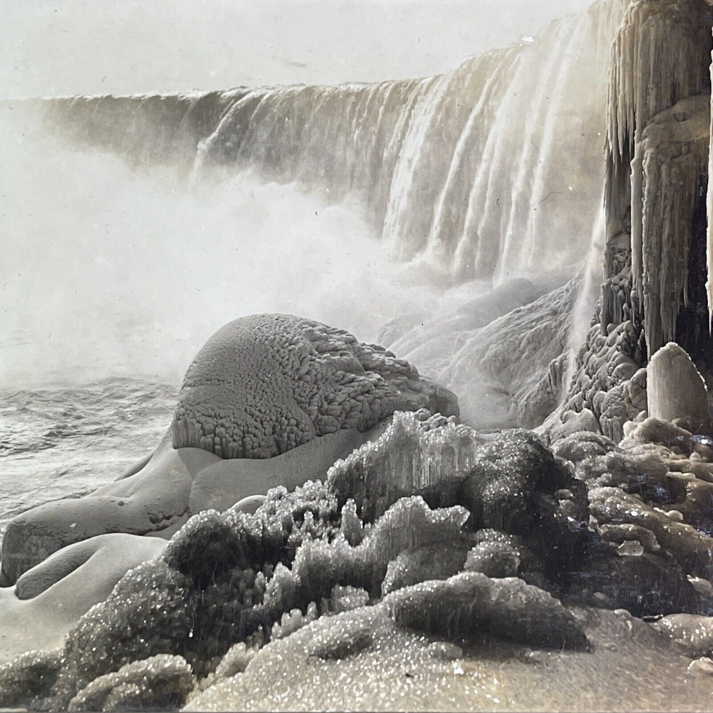 Frozen Rocks at the Bottom of Niagara Falls Stereoview Antique c1902 Y2150