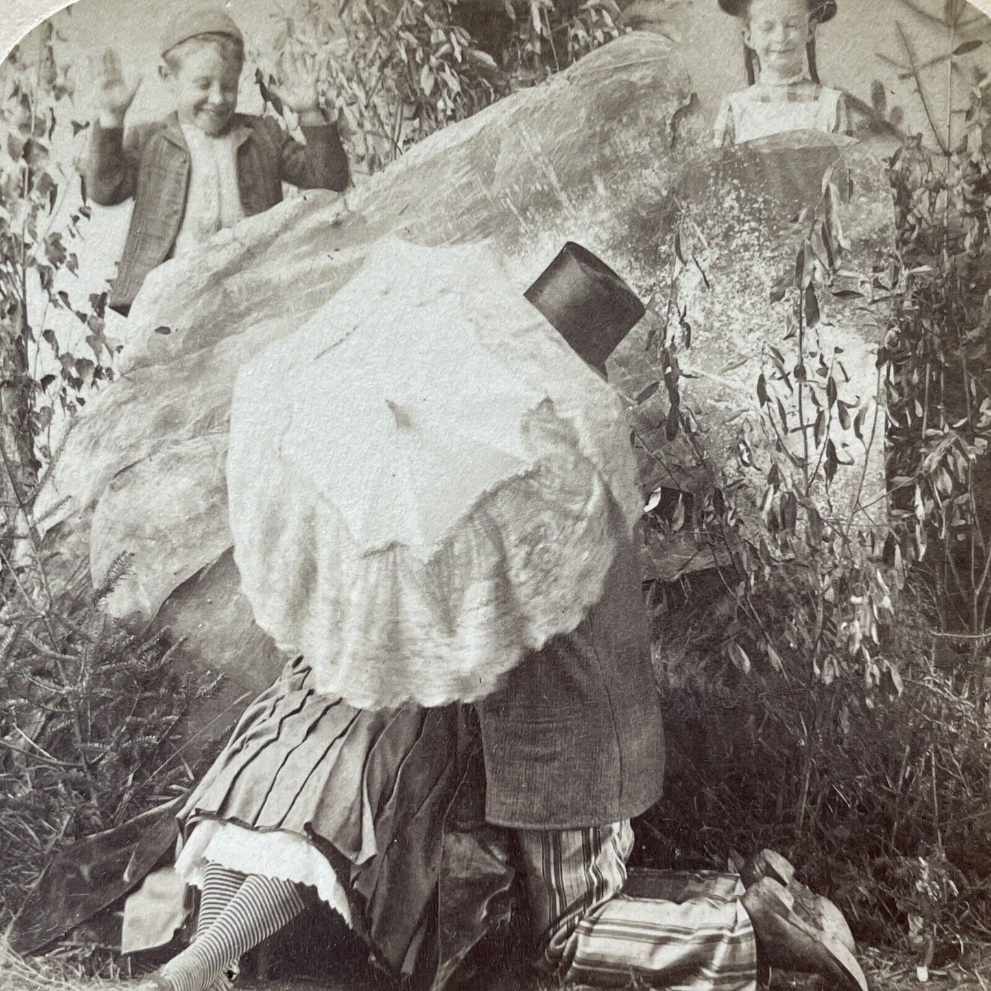 Antique 1891 Children Playing Behind A Rock Stereoview Photo Card V3302