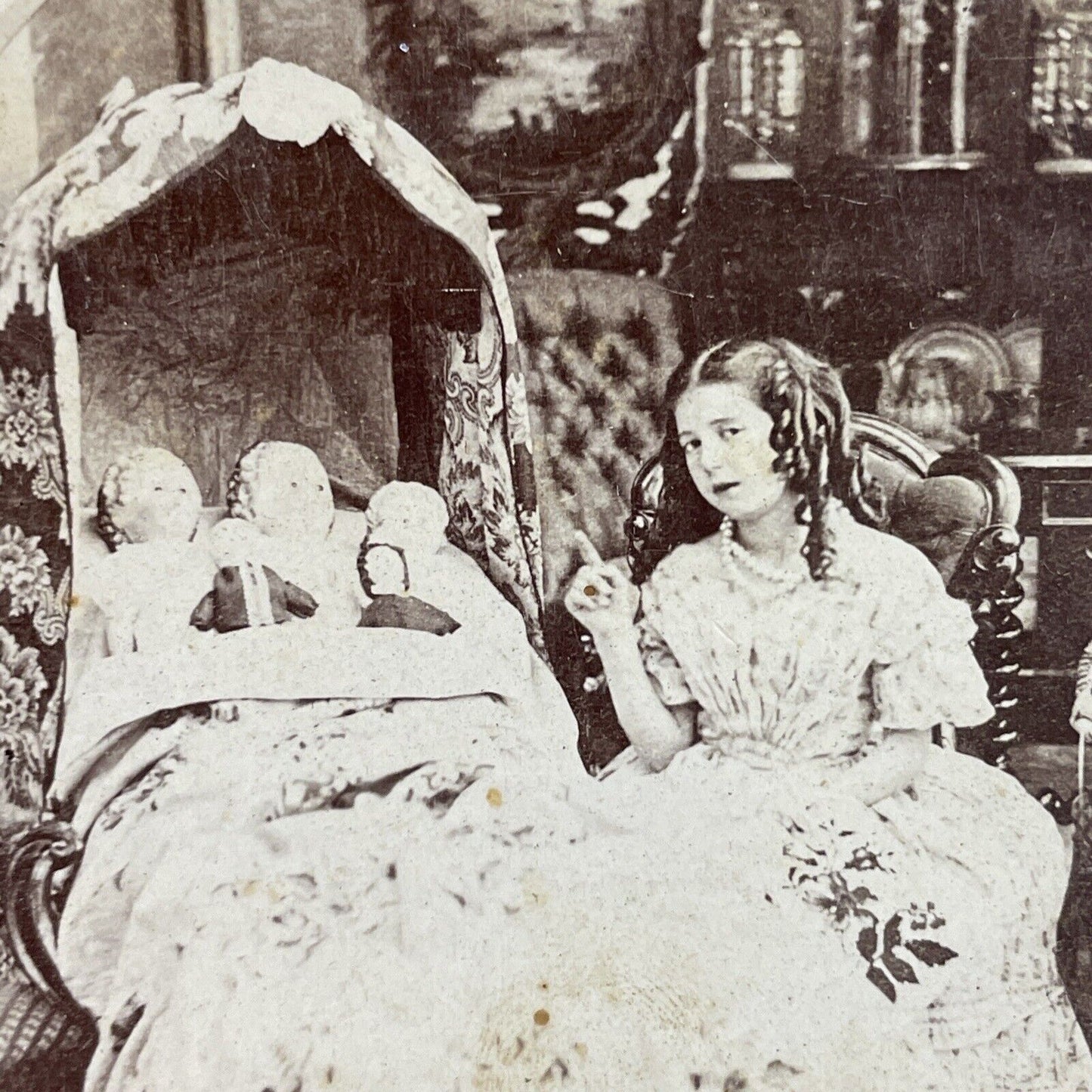Antique 1870s Wealthy Child Puts Her Dolls To Bed Stereoview Photo Card P4000