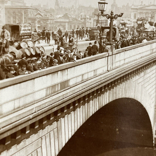 Antique 1906 People Walking Across London Bridge UK Stereoview Photo Card P4390