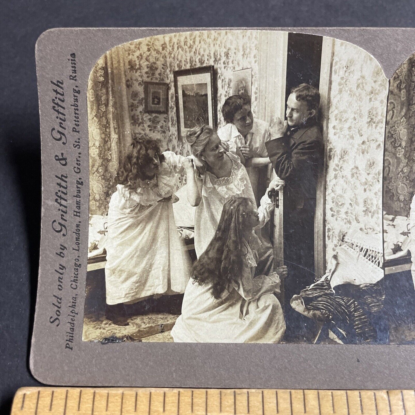 Antique 1903 Man Spies On Dressing Women Stereoview Photo Card P4737