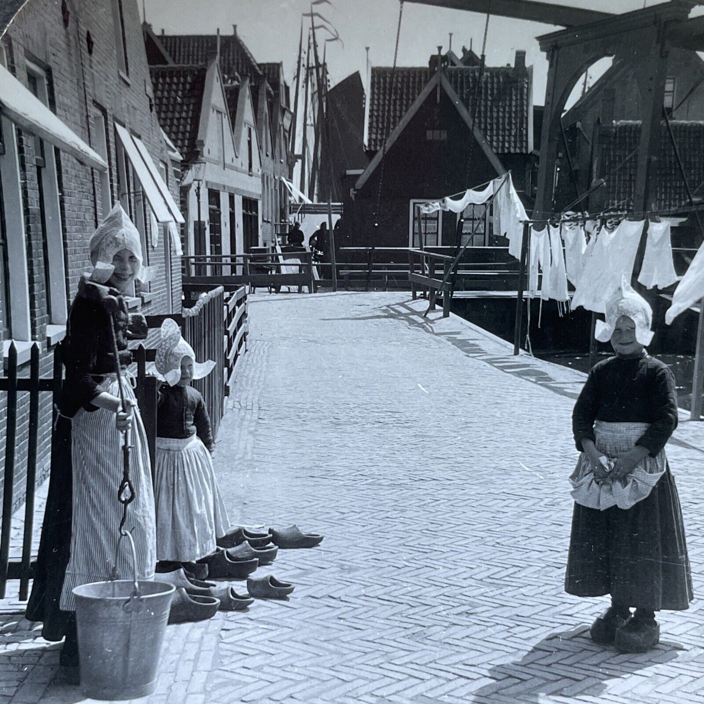 Antique 1920s Traditional Girls In Volendam Holland Stereoview Photo Card V2911