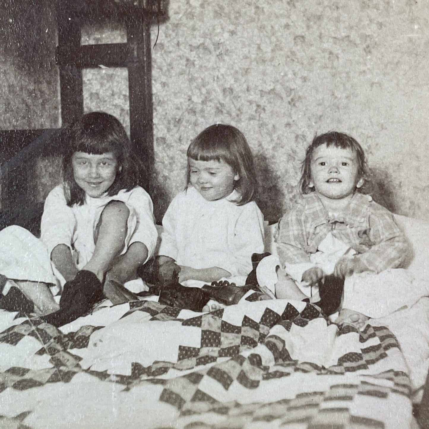 Children Wake Up in the Morning Stereoview Strohmeyer Antique c1890 Y2495