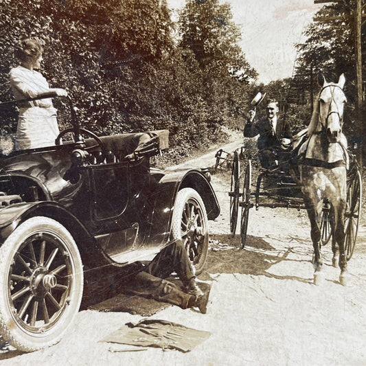 Antique 1905 Man Fixes Broken Car On Roadway Stereoview Photo Card P2670