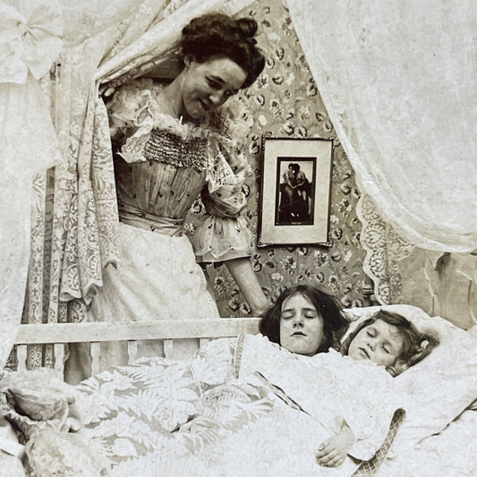 Antique 1890s Sisters Fall Asleep In Bed Stereoview Photo Card P2635