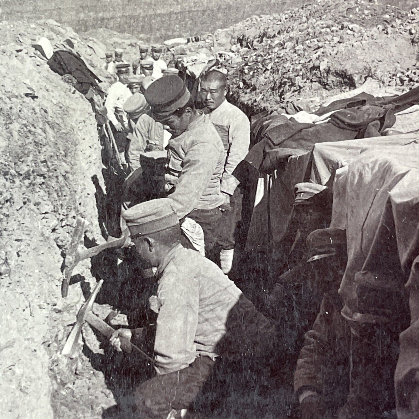 Japanese Soldiers Digging Trenches Stereoview Dalian China Antique c1905 X2807