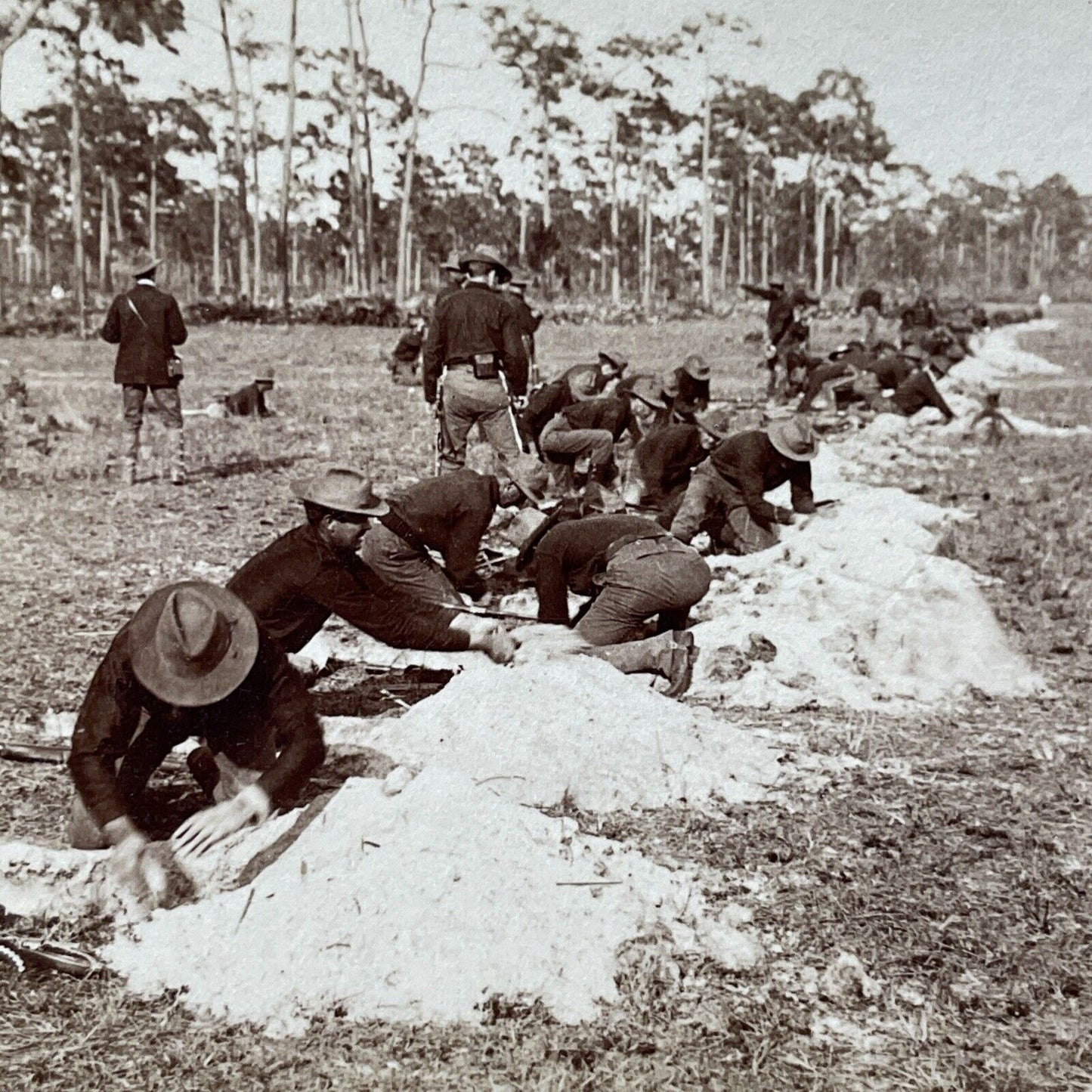 Antique 1898 US Army Troops Digging Trenches Stereoview Photo Card V3283