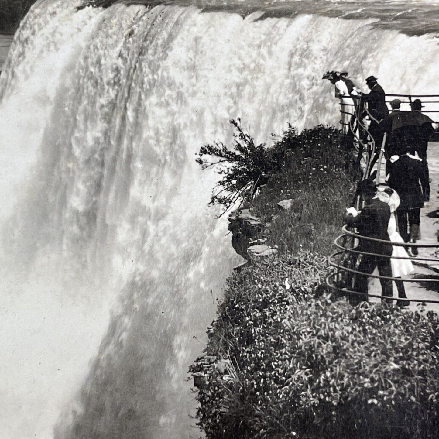 Wealthy People at Niagara Falls New York Stereoview C.L. Wasson c1904 Y3007