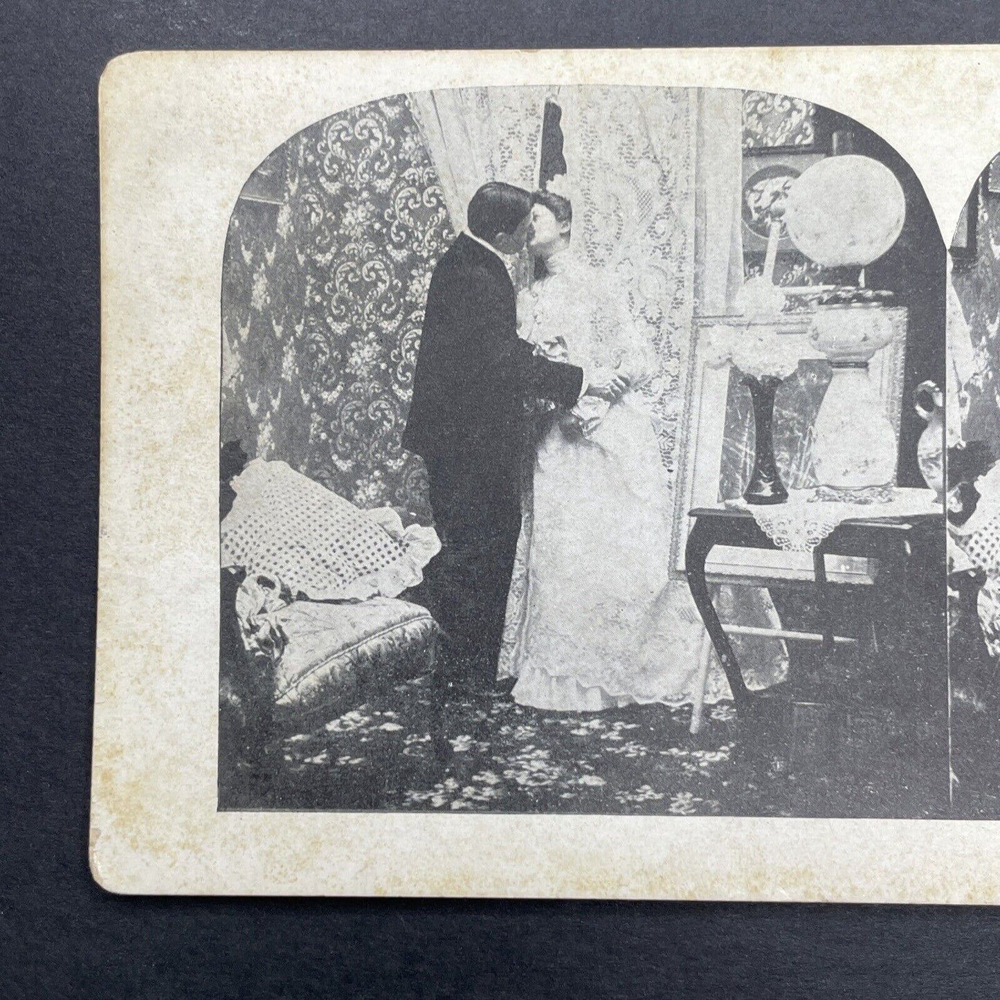 Antique 1905 Bride And Groom Kiss Before Wedding Stereoview Photo Card P580-033