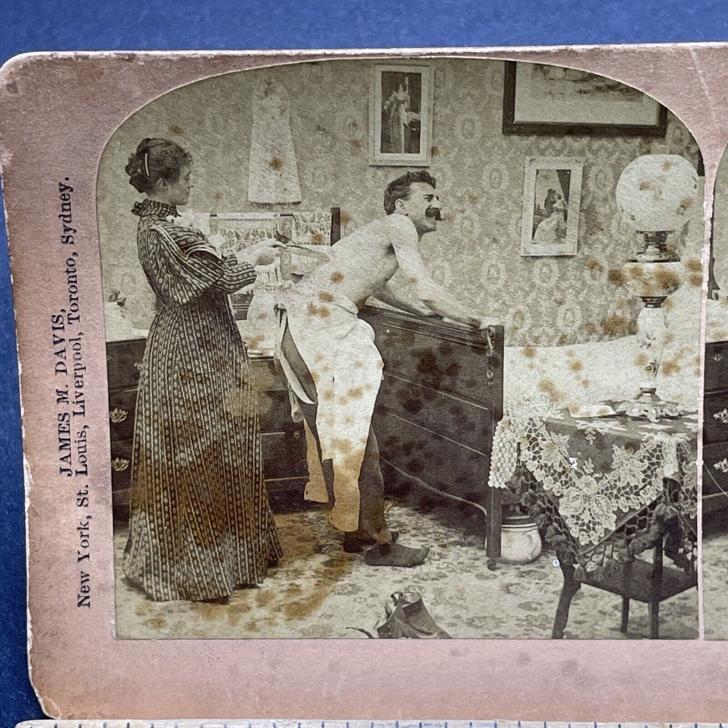 Antique 1897 Woman Waxes Mans Back Hair Stereoview Photo Card P1818