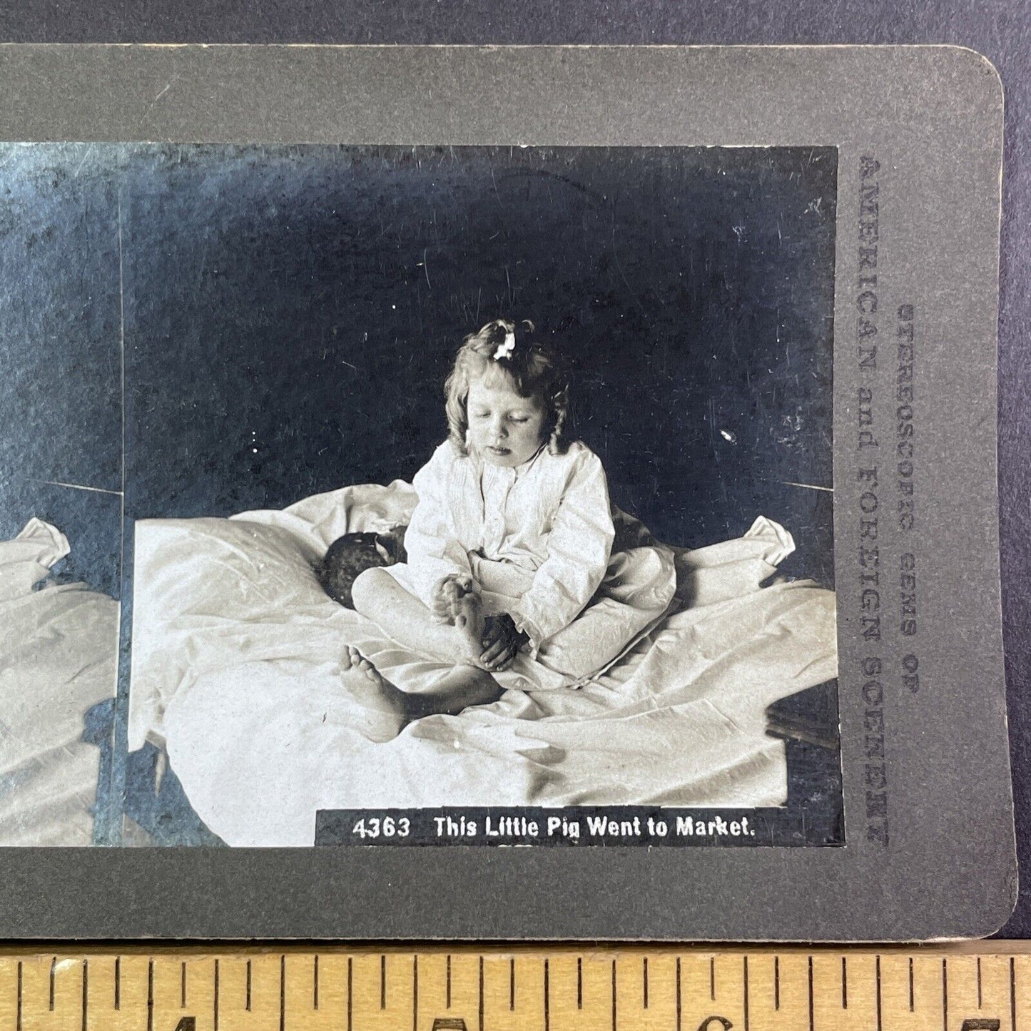 Child Counts Her Toes with Kitten Cat Stereoview Antique c1920s Y1358