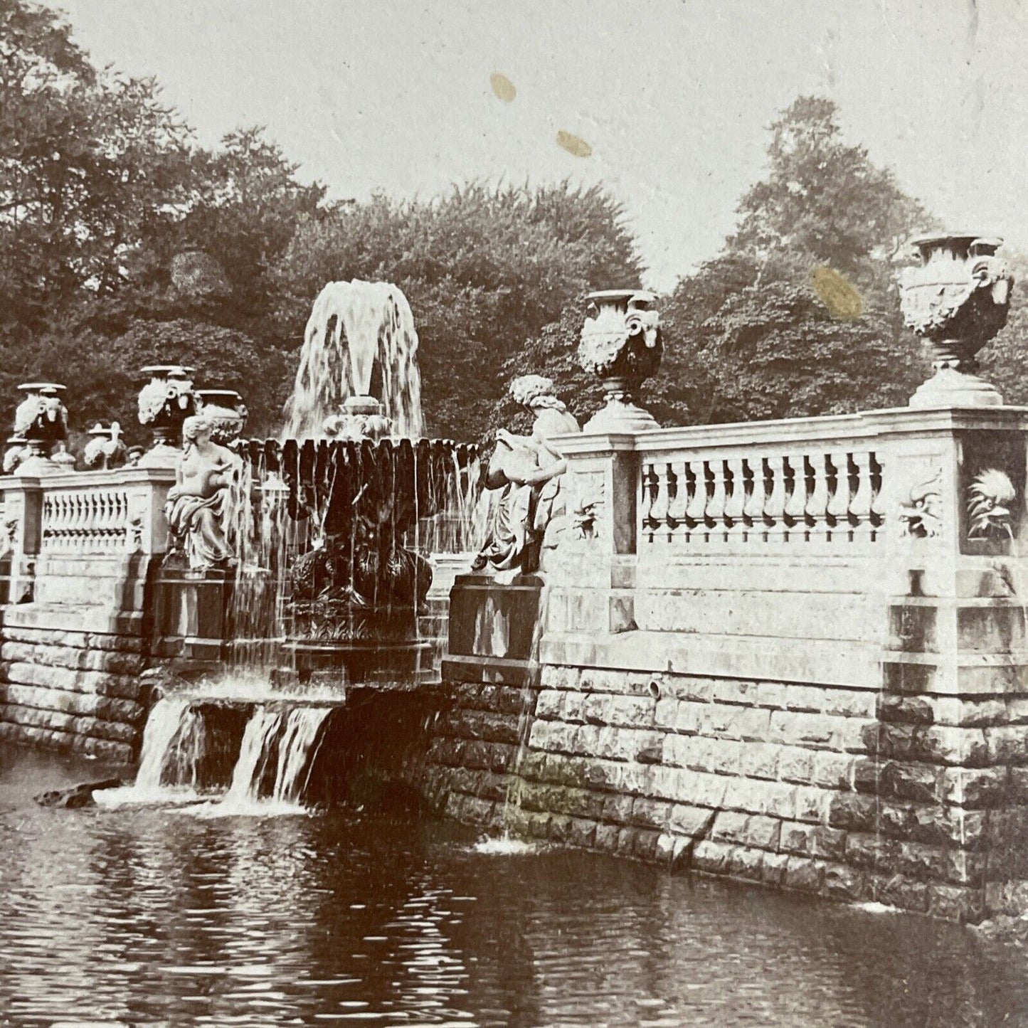 Antique 1887 Large Fountain Hyde Park England Stereoview Photo Card P4594