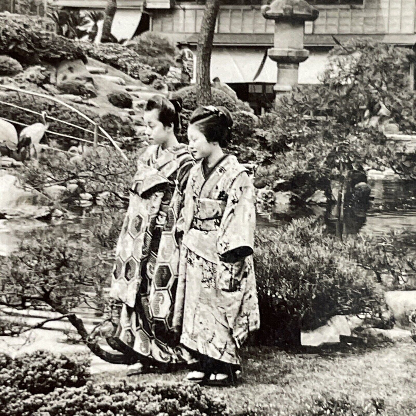 Antique 1910s Japanese Geishas Near Temple Japan Stereoview Photo Card P3624