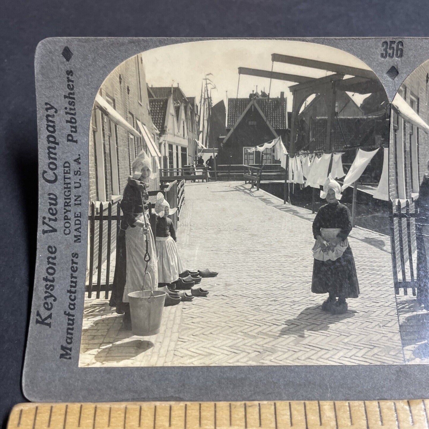 Antique 1930s Traditional Dutch Girls Volendam NL Stereoview Photo Card P4934