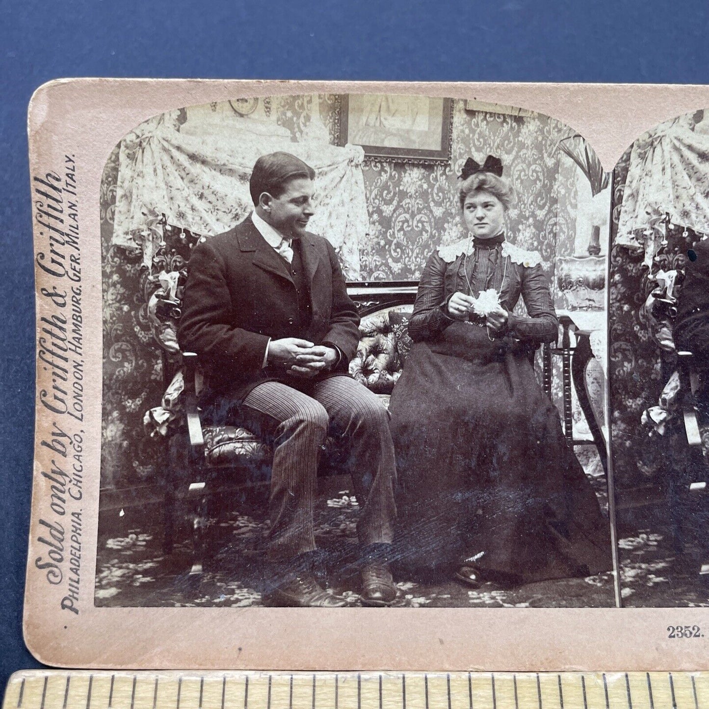 Antique 1900 Man Flirts With Woman In Parlor Stereoview Photo Card P2692