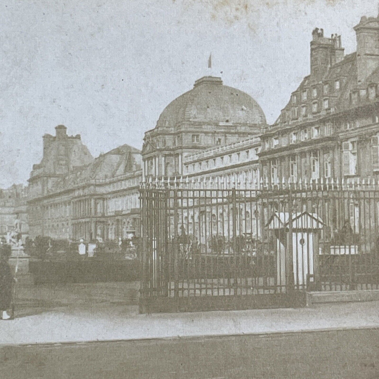 French Soldier at Tuileries Palace Paris France Stereoview Antique c1855 Y1108