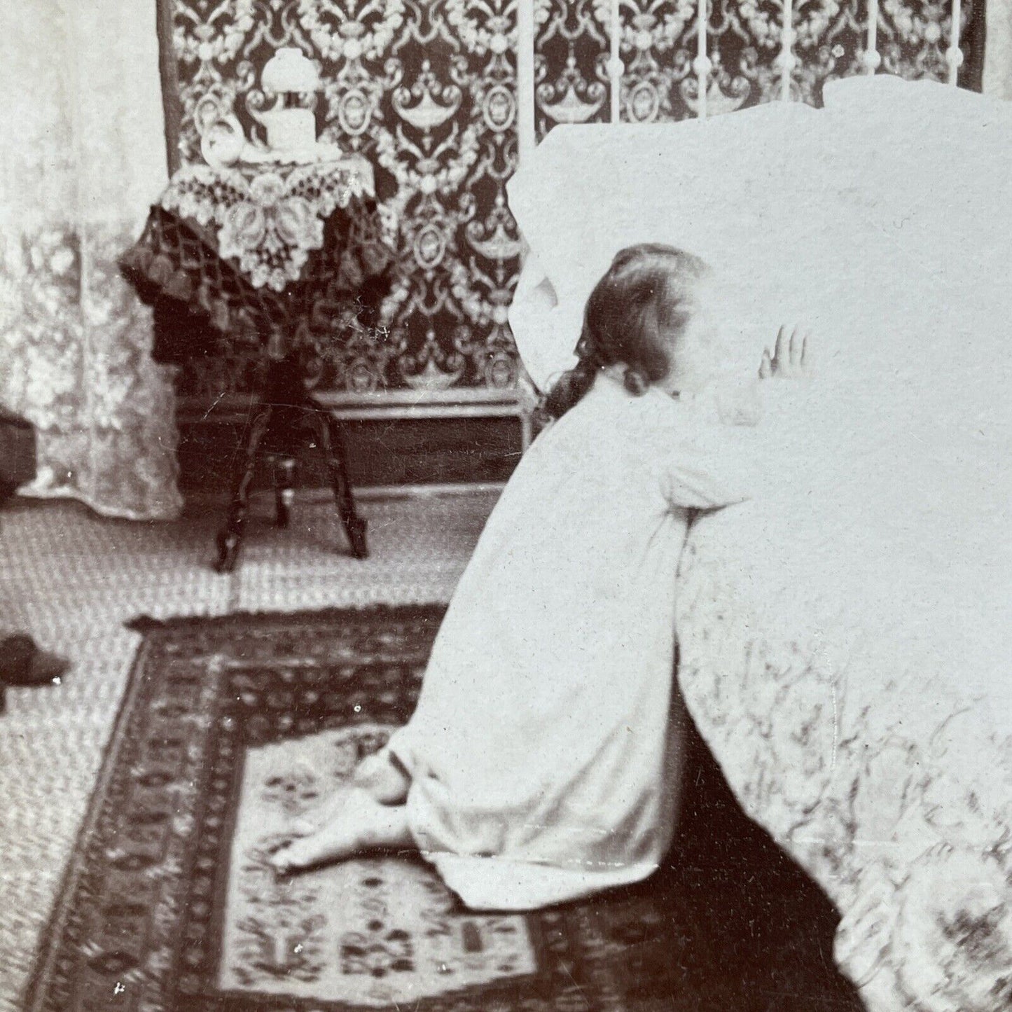 Antique 1899 Girl Says Lord's Prayer At Bedtime Stereoview Photo Card P2861