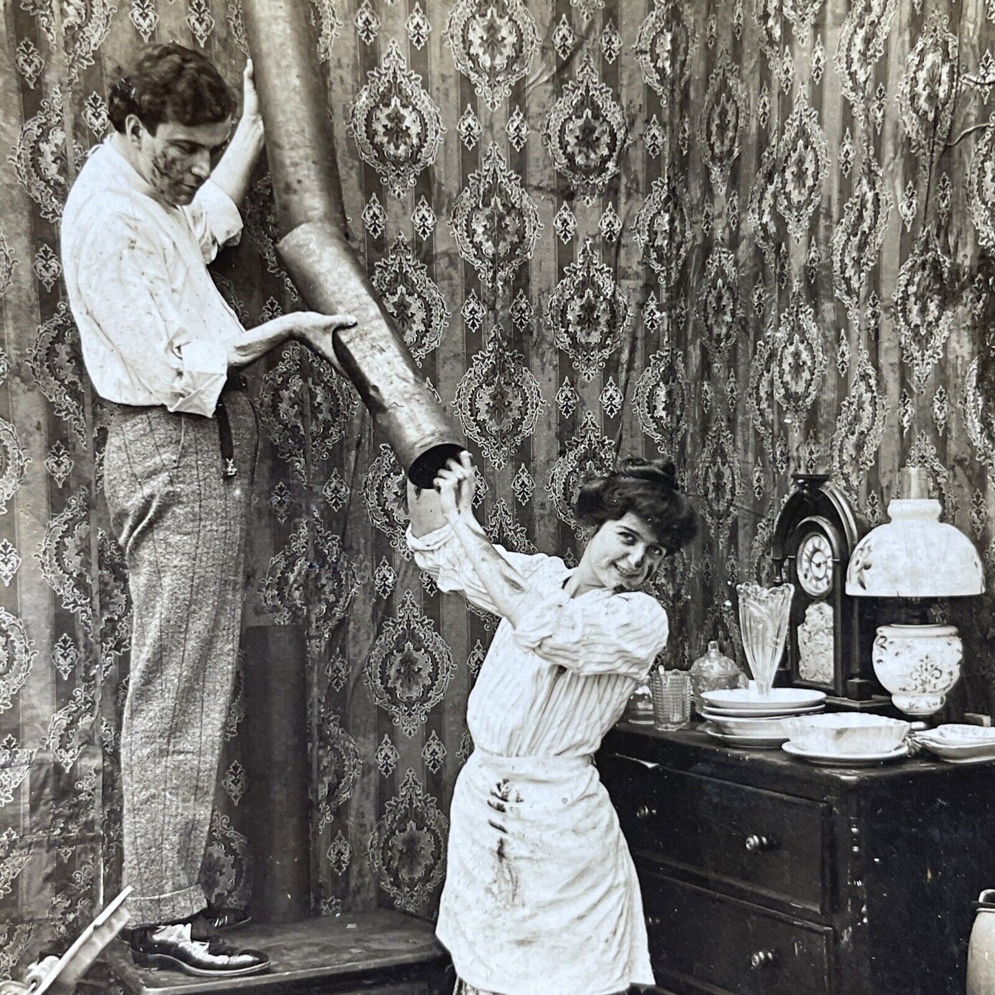 Antique 1902 Man Empties Stove Pipe On Wife Stereoview Photo Card P2704