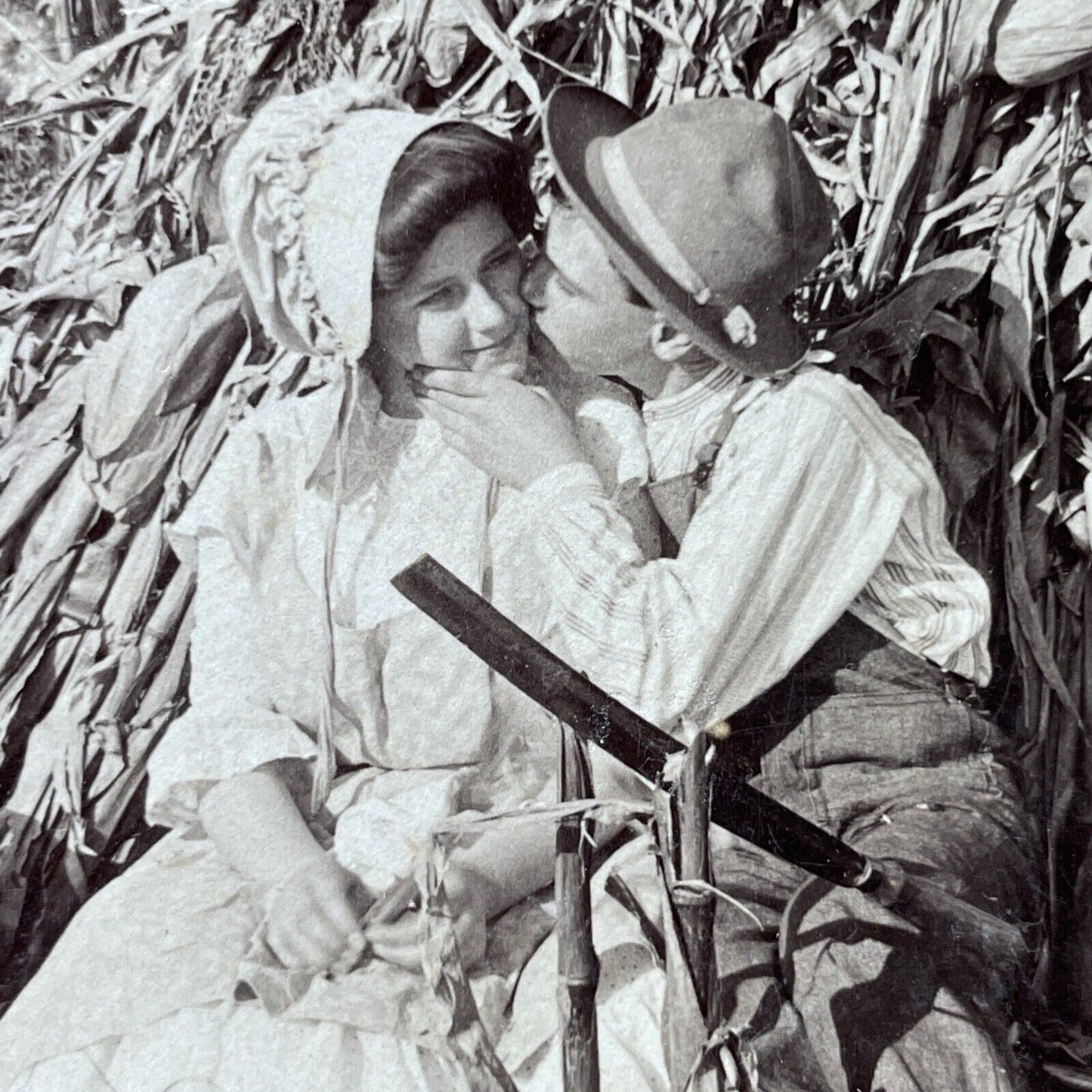 Antique 1904 Lovers Kiss In Pumpkin Patch Stereoview Photo Card P2840