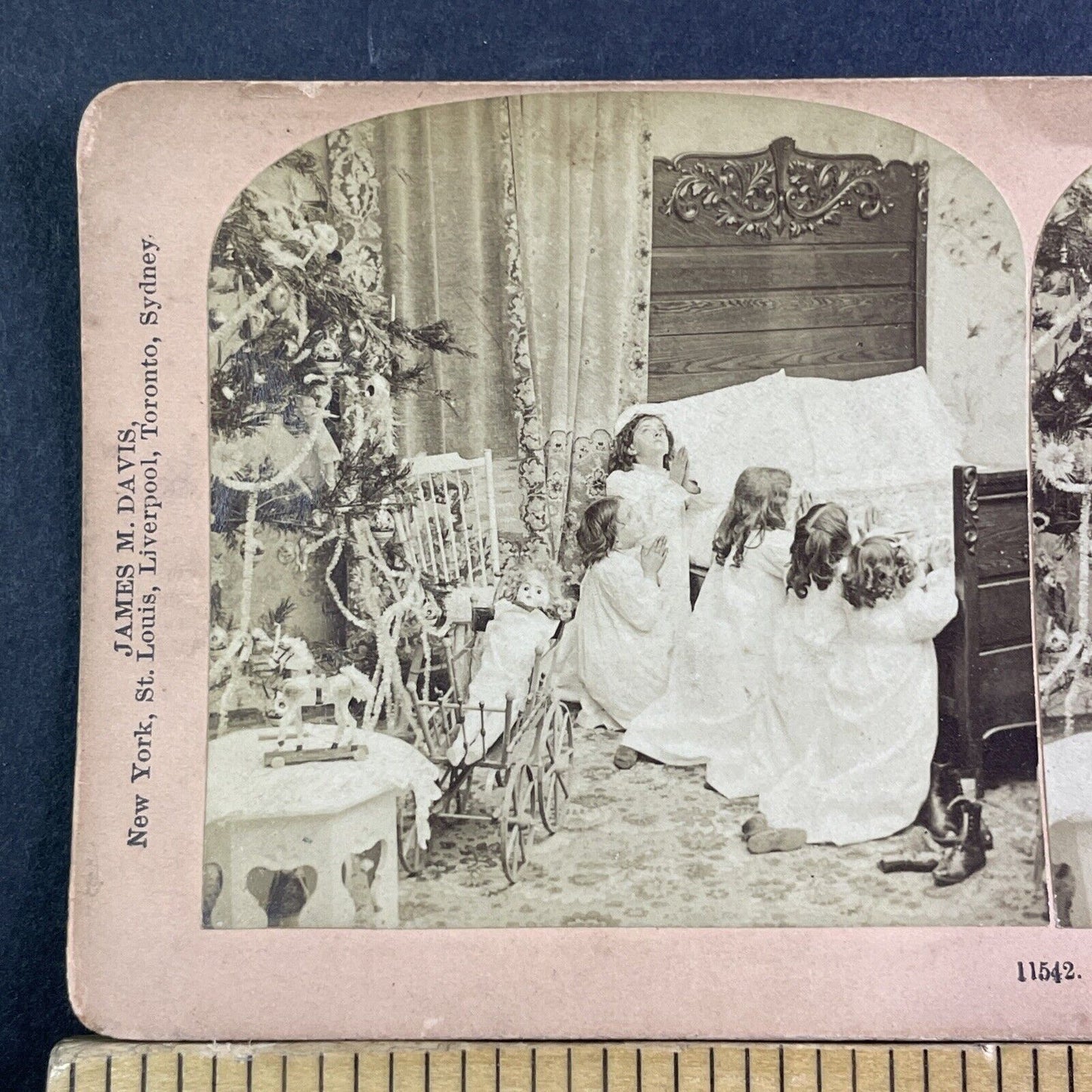 Children Pray That Santa Claus Arrives Stereoview Christmas Antique c1897 X3522