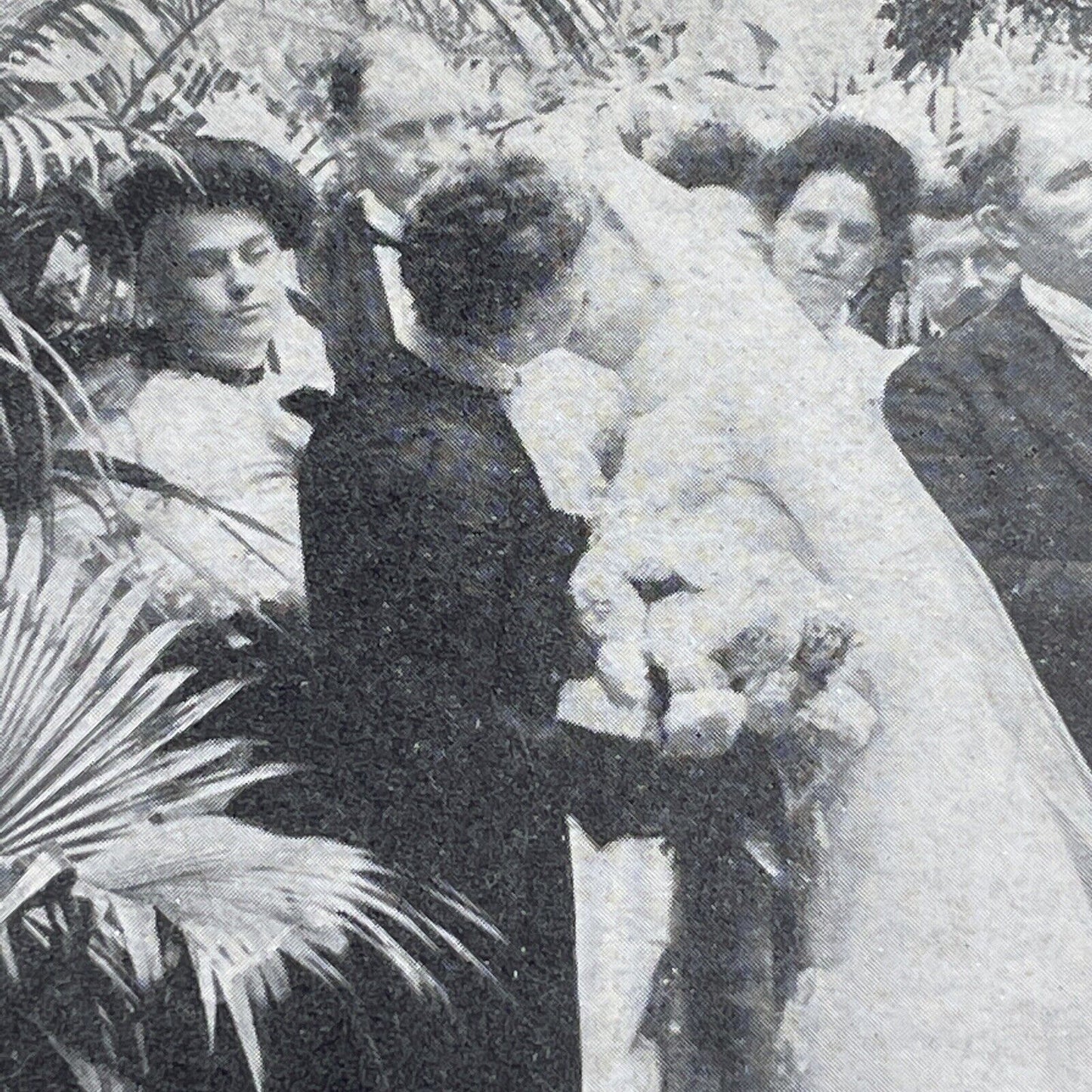 Antique 1905 Bride And Mother Kiss At Wedding Stereoview Photo Card P580-022