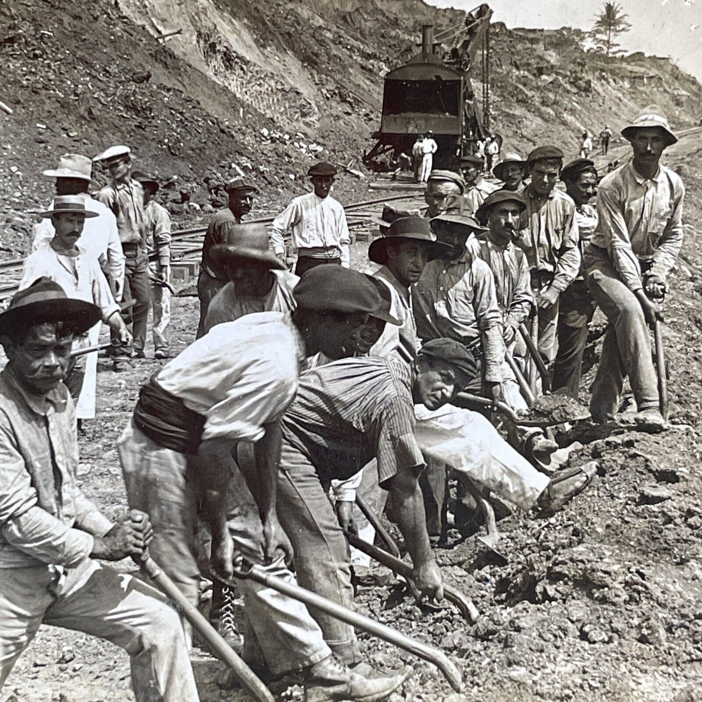 Laborers Hand-Digging the Panama Canal Stereoview Antique c1909 Y2809