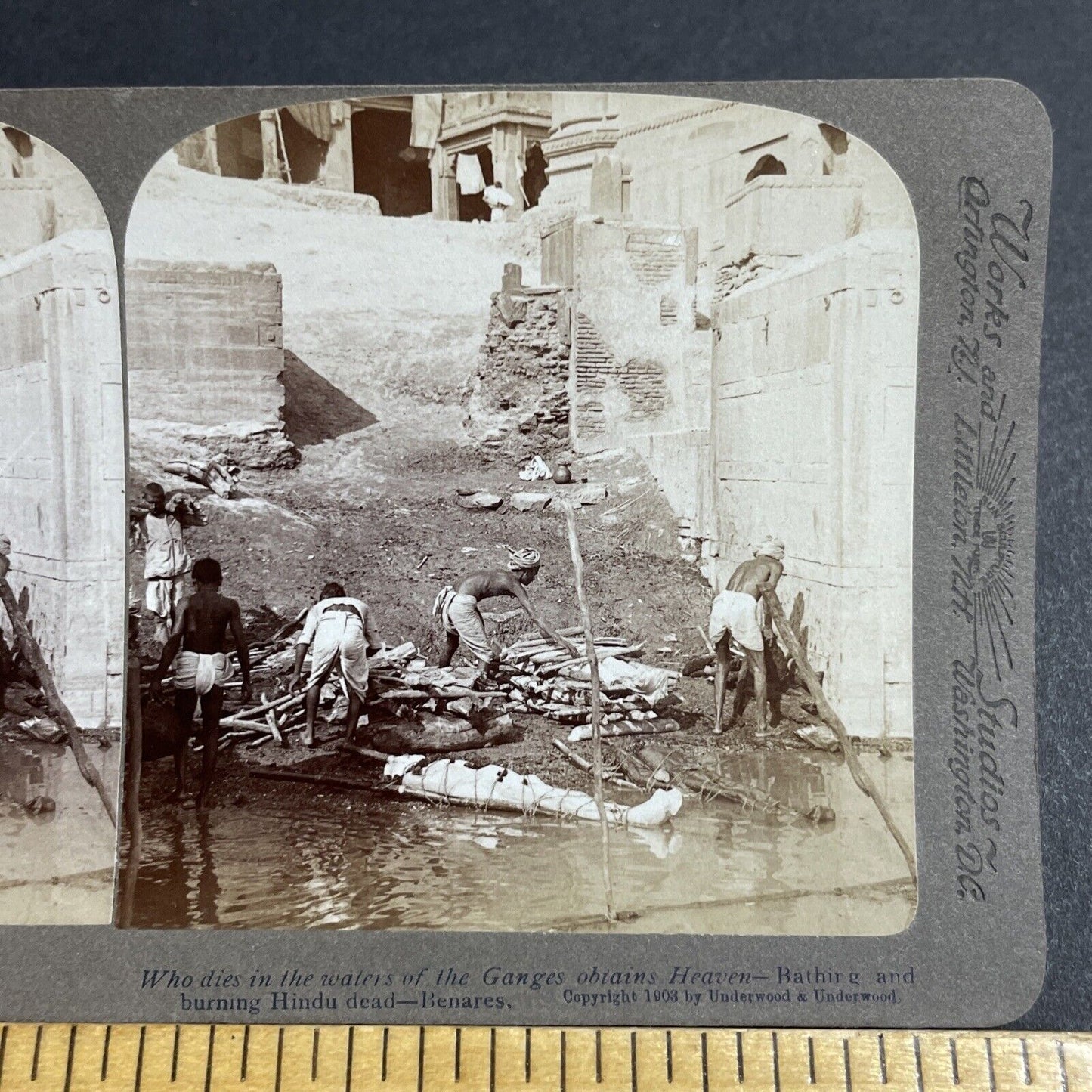 Antique 1903 Hindu Men Washing Dead Bodies In River Stereoview Photo Card P5642