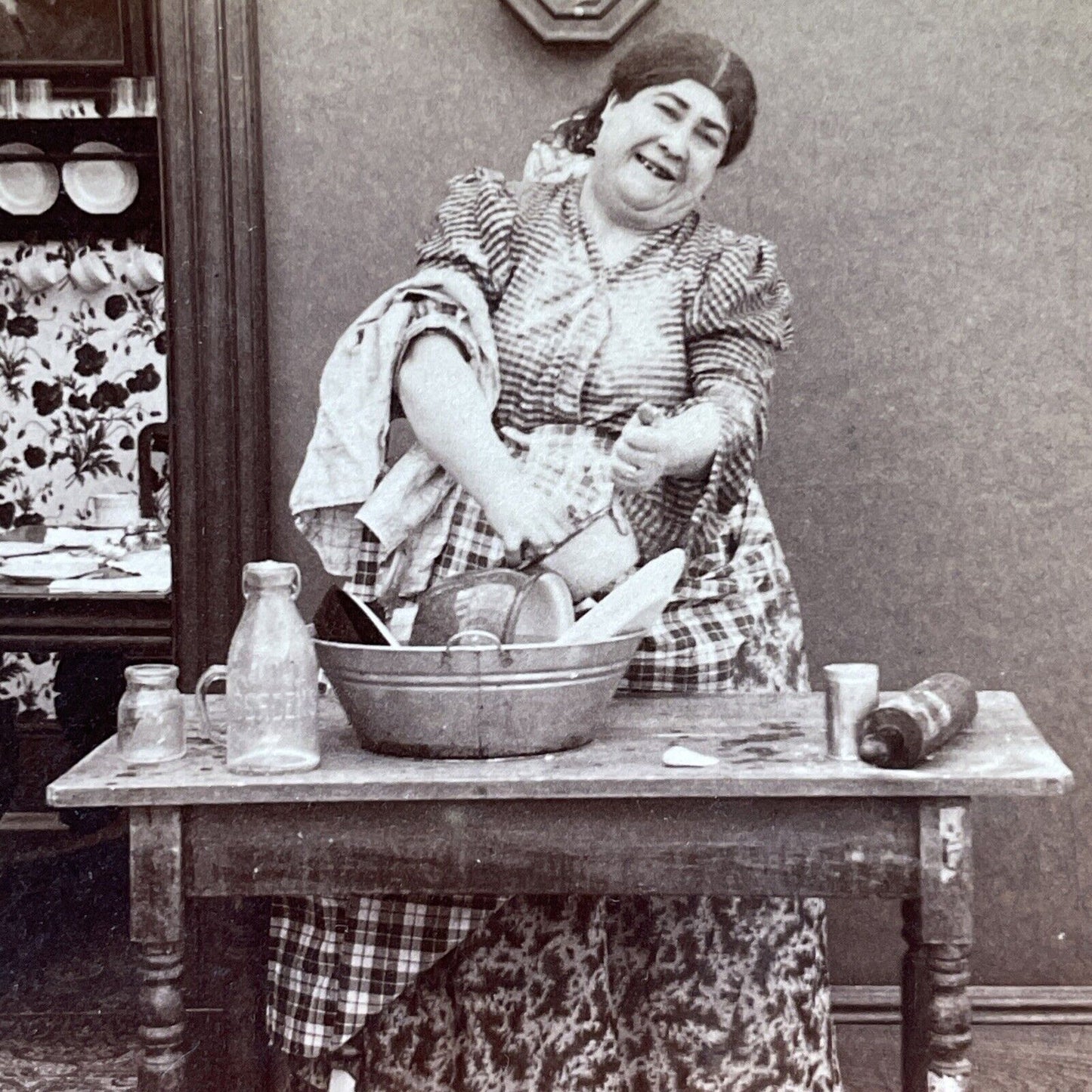 Antique 1900 Victorian Woman Washing Dishes Stereoview Photo Card V3245