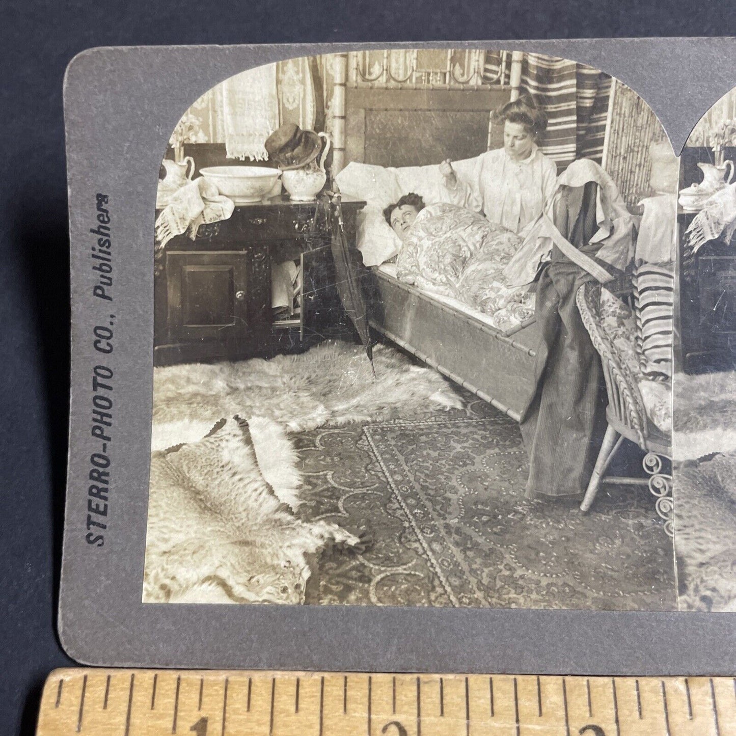 Antique 1901 Woman Punching A Man In Bed Stereoview Photo Card P4725