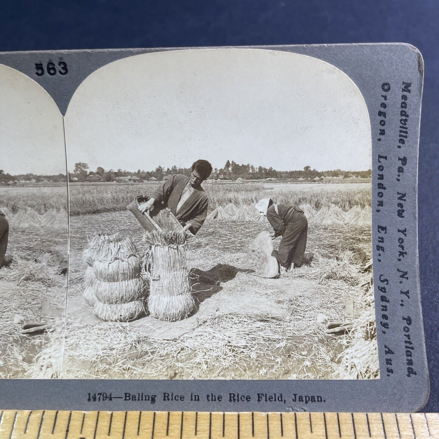 Antique 1905 Husband And Wife Bailing Rice Japan Stereoview Photo Card P2177