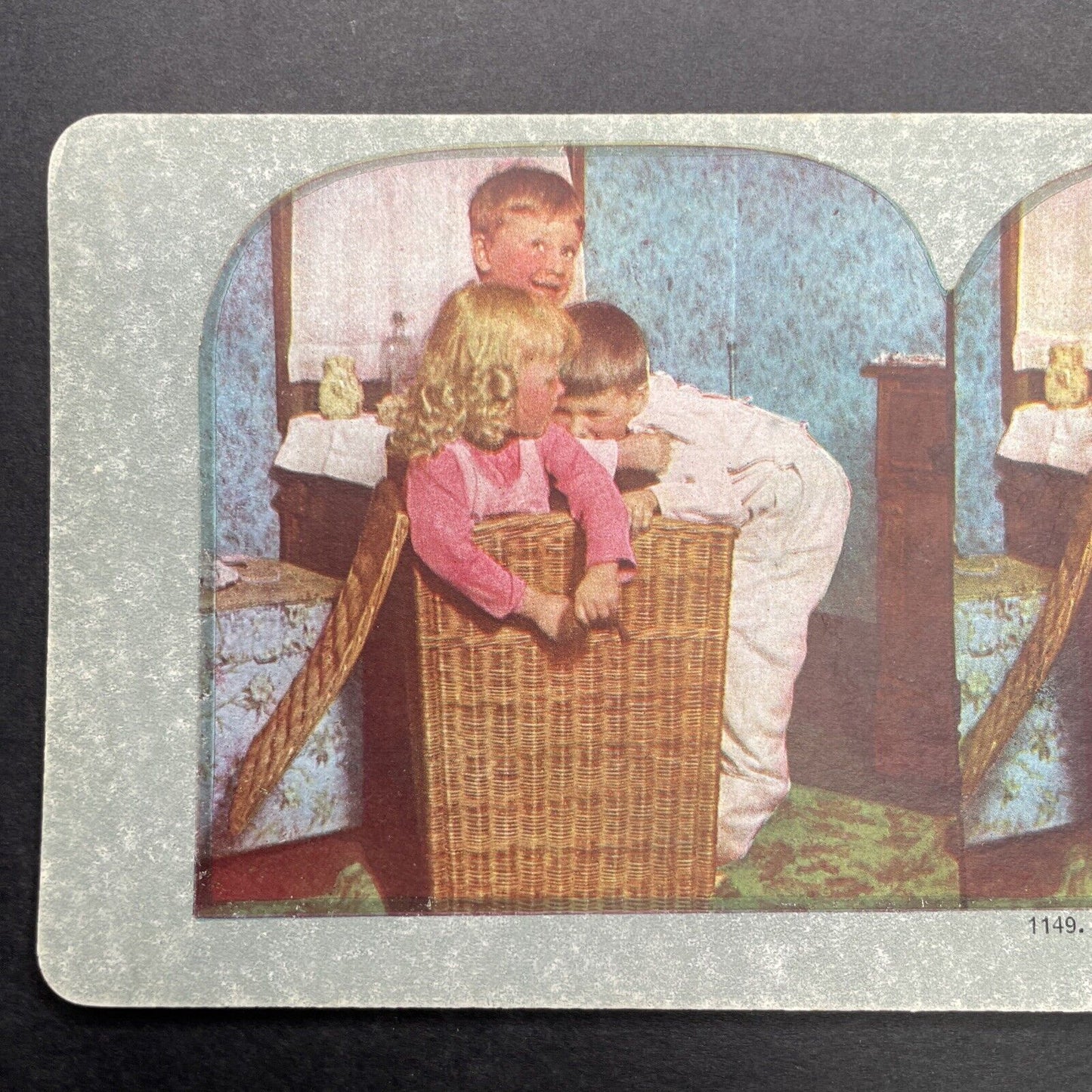 Antique 1899 Children Playing In A Clothes Hamper Stereoview Photo Card P580-048